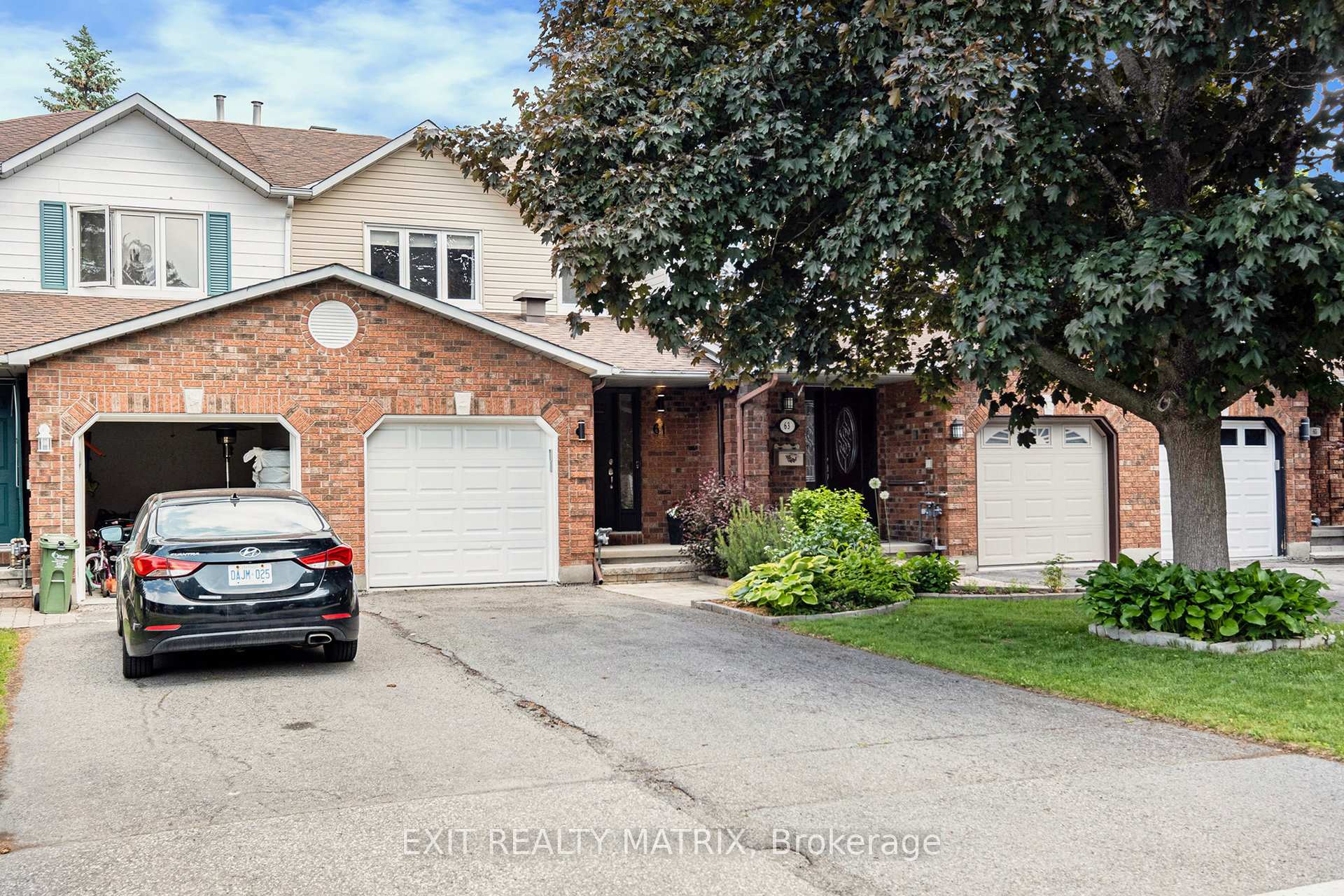 Photo 2 of 61 Winnegreen Court, Ottawa, Hunt Club Park — HOMEH