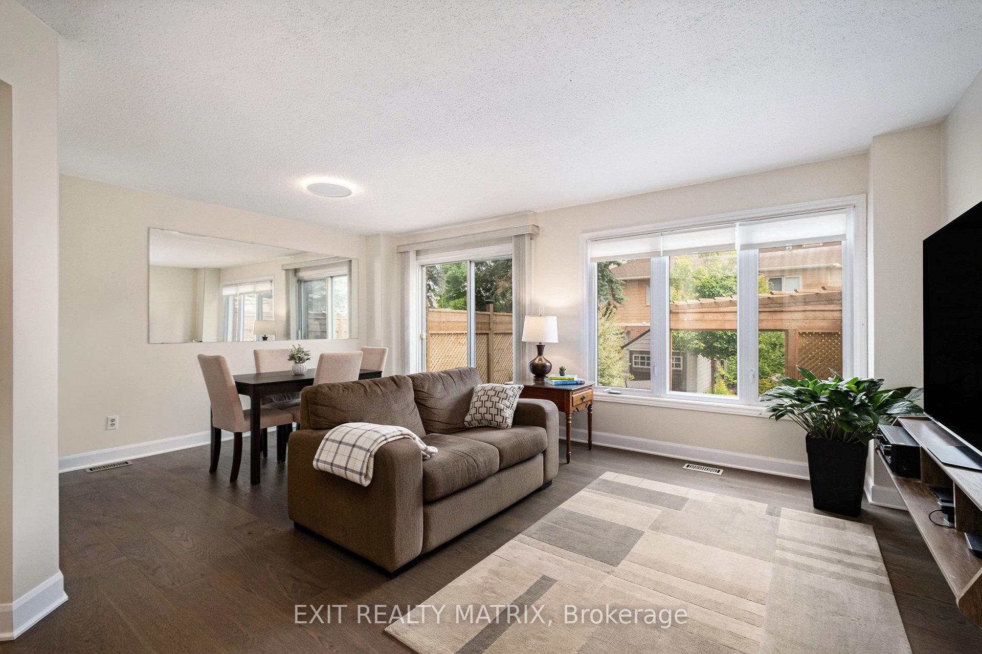 Photo 10 of 61 Winnegreen Court, Ottawa, Hunt Club Park — HOMEH