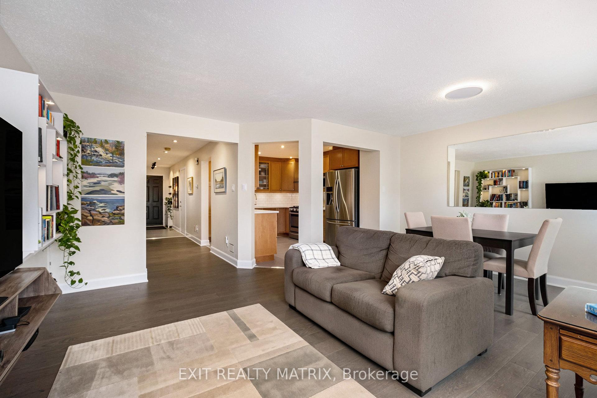 Photo 11 of 61 Winnegreen Court, Ottawa, Hunt Club Park — HOMEH