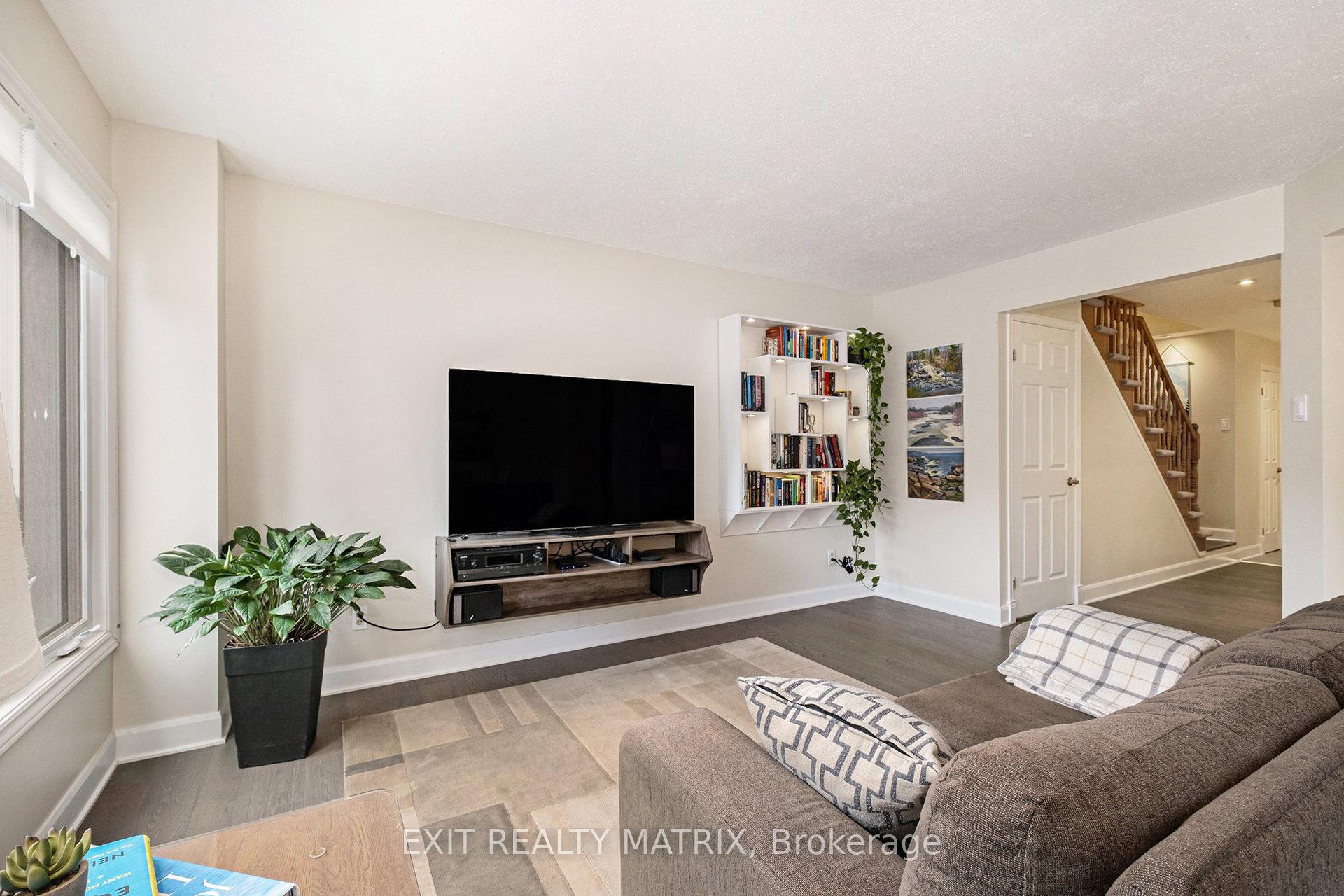 Photo 12 of 61 Winnegreen Court, Ottawa, Hunt Club Park — HOMEH