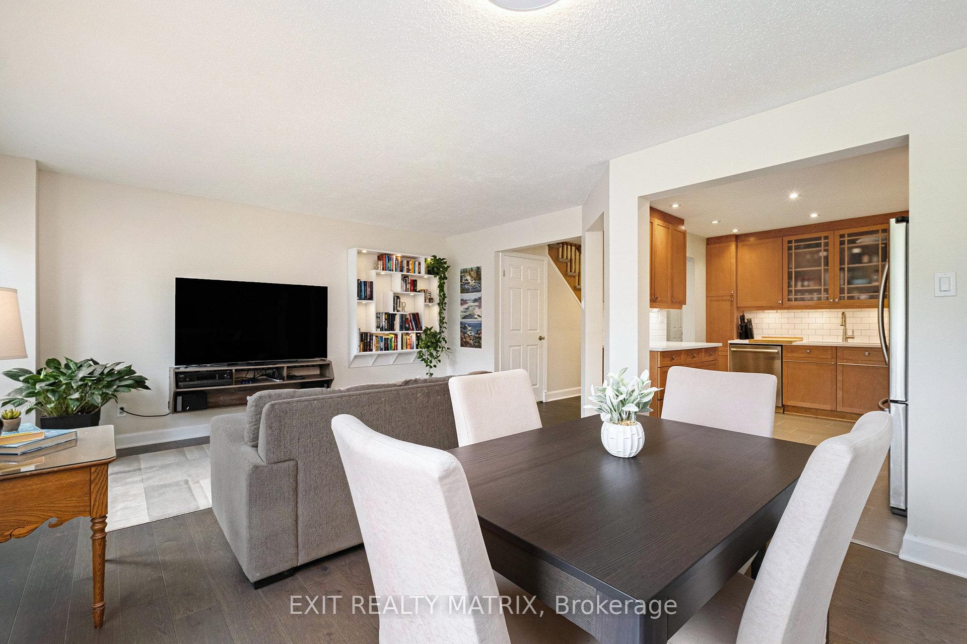 Photo 13 of 61 Winnegreen Court, Ottawa, Hunt Club Park — HOMEH