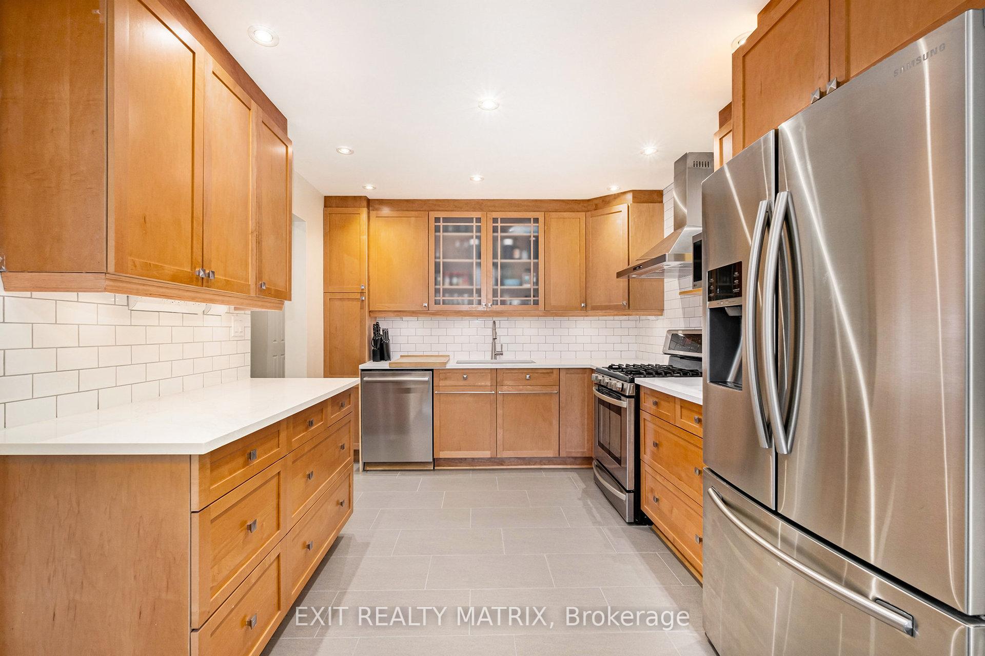 Photo 17 of 61 Winnegreen Court, Ottawa, Hunt Club Park — HOMEH