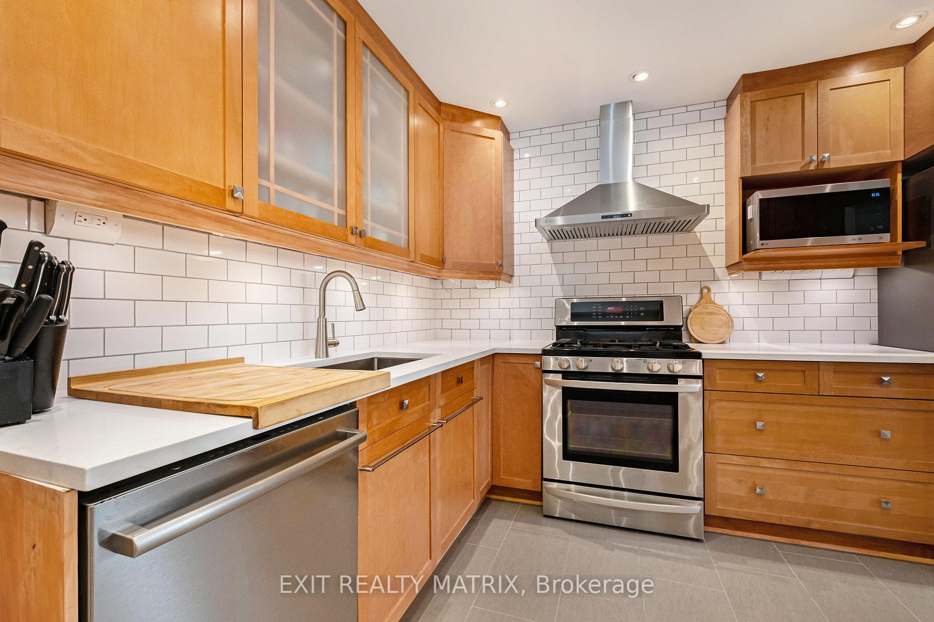 Photo 20 of 61 Winnegreen Court, Ottawa, Hunt Club Park — HOMEH