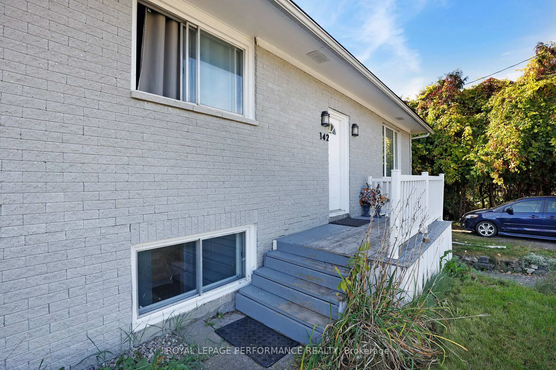 Photo 4 of 142 Meadowlands Drive W, Ottawa, Meadowlands/Crestview — HOMEH