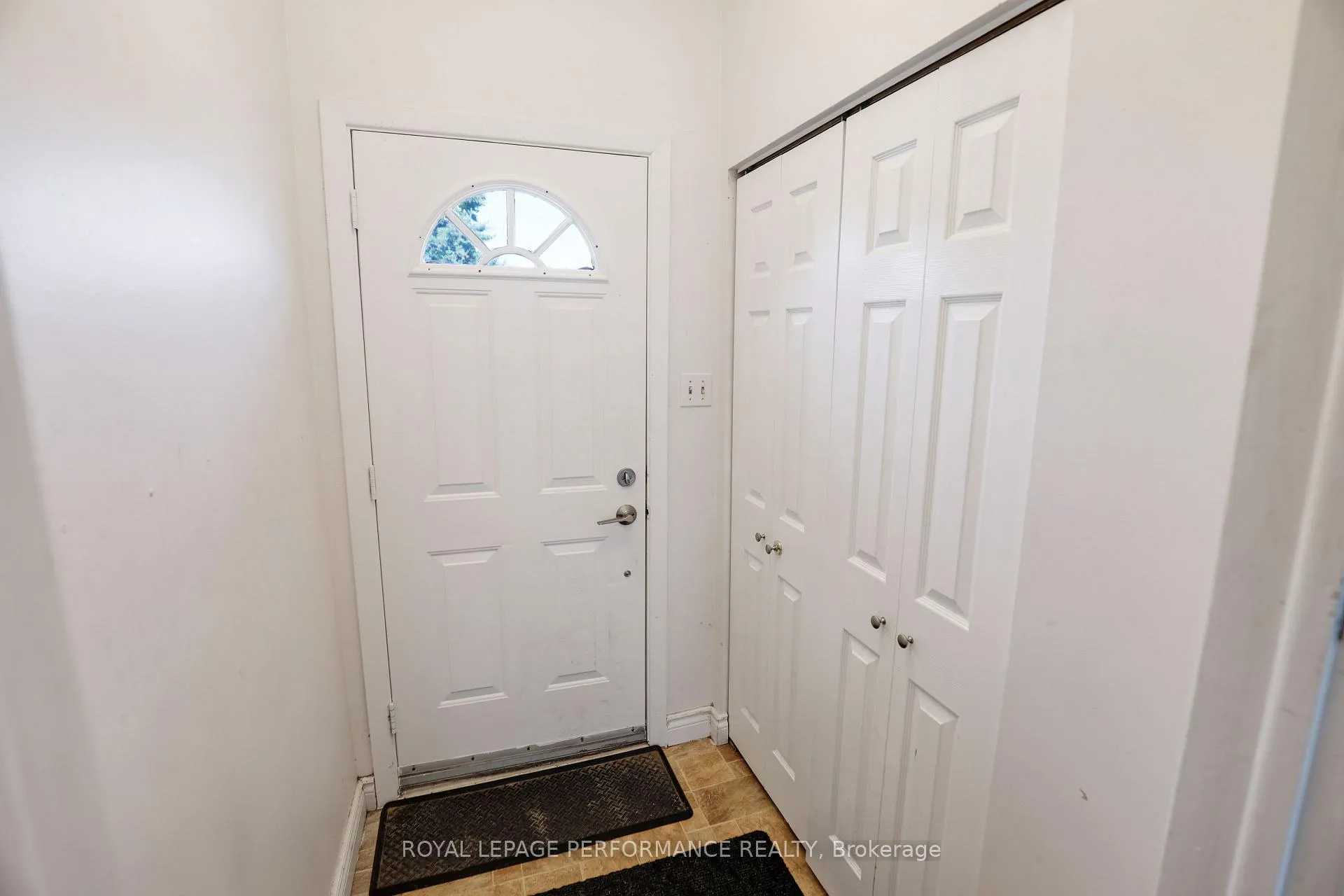 Photo 5 of 142 Meadowlands Drive W, Ottawa, Meadowlands/Crestview — HOMEH