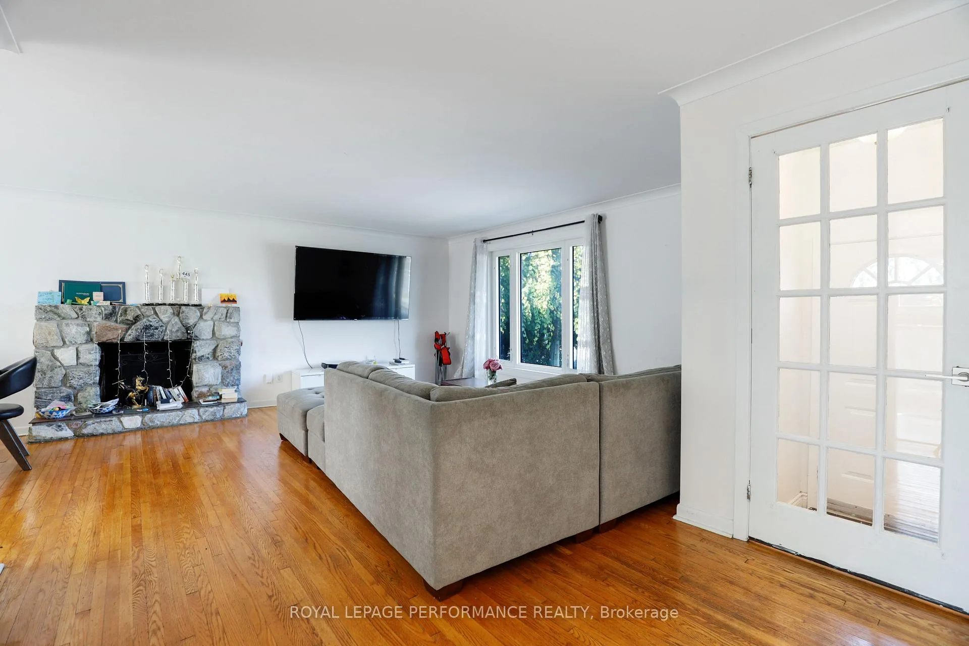 Photo 6 of 142 Meadowlands Drive W, Ottawa, Meadowlands/Crestview — HOMEH