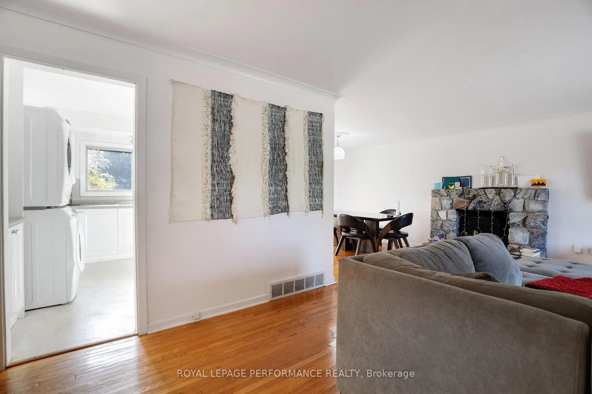 Photo 7 of 142 Meadowlands Drive W, Ottawa, Meadowlands/Crestview — HOMEH