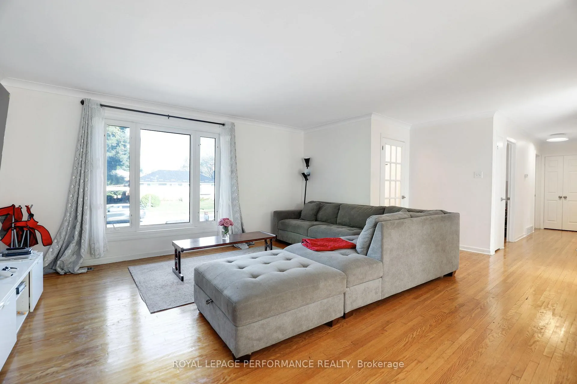 Photo 8 of 142 Meadowlands Drive W, Ottawa, Meadowlands/Crestview — HOMEH
