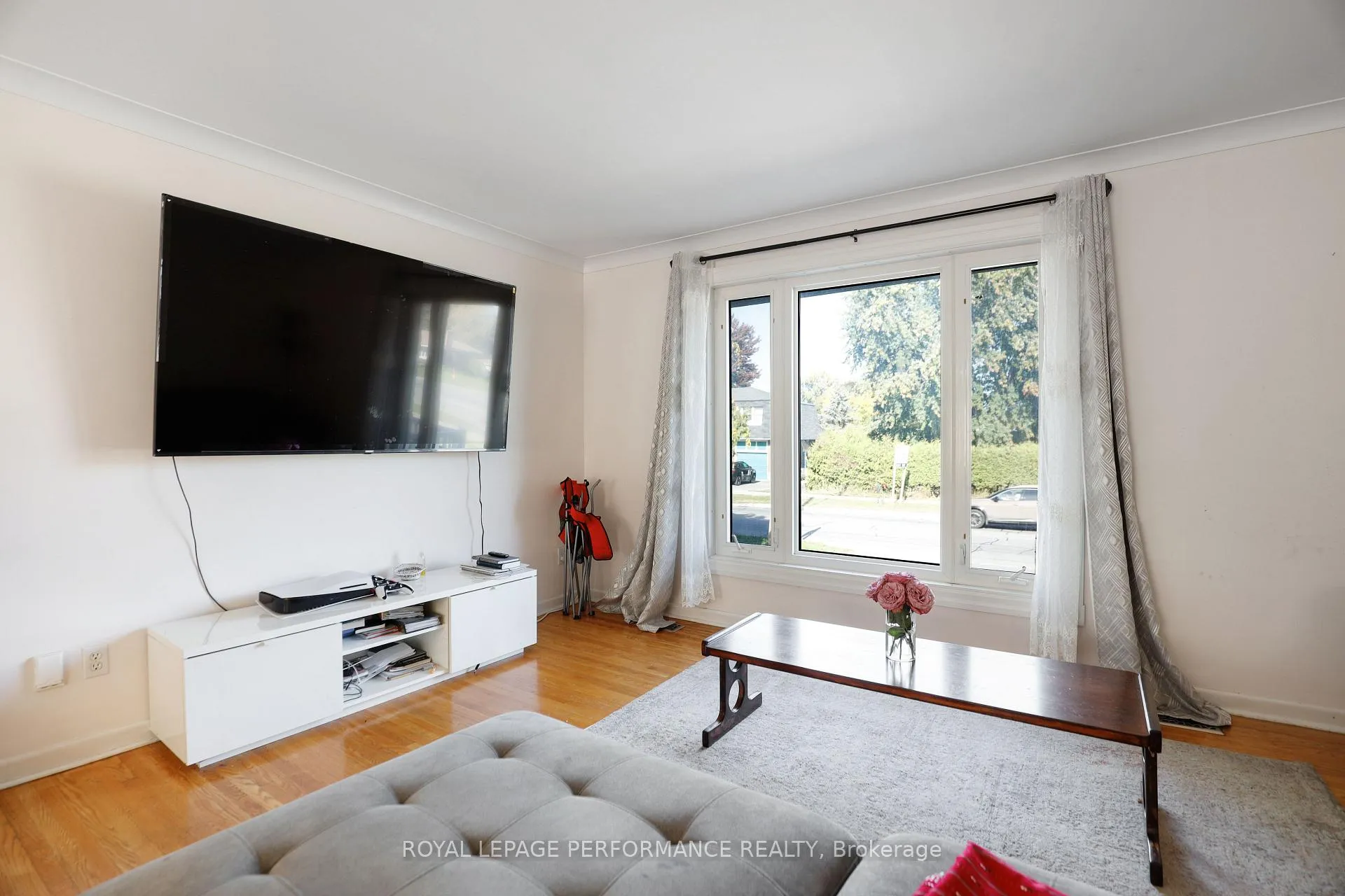 Photo 11 of 142 Meadowlands Drive W, Ottawa, Meadowlands/Crestview — HOMEH