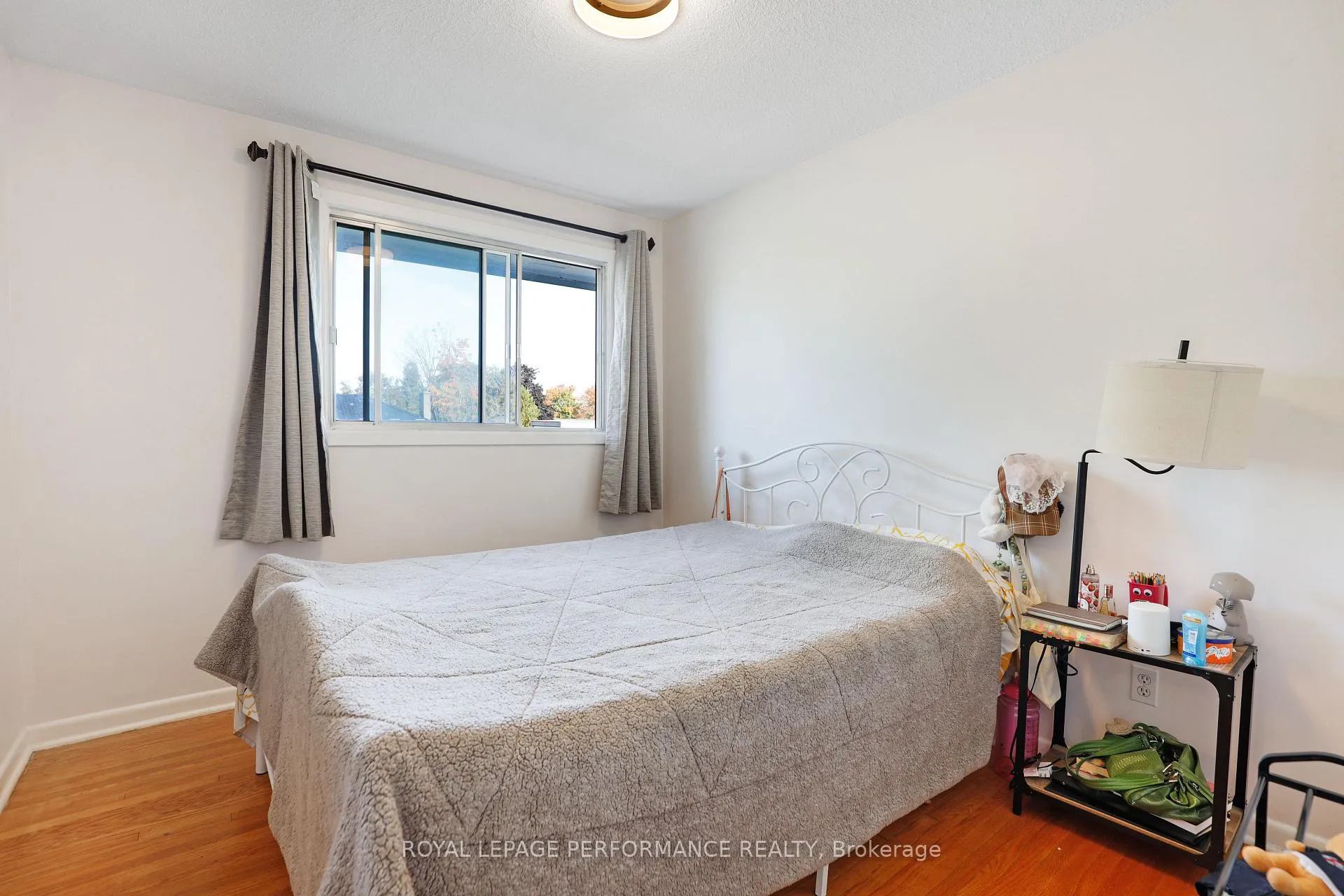Photo 17 of 142 Meadowlands Drive W, Ottawa, Meadowlands/Crestview — HOMEH