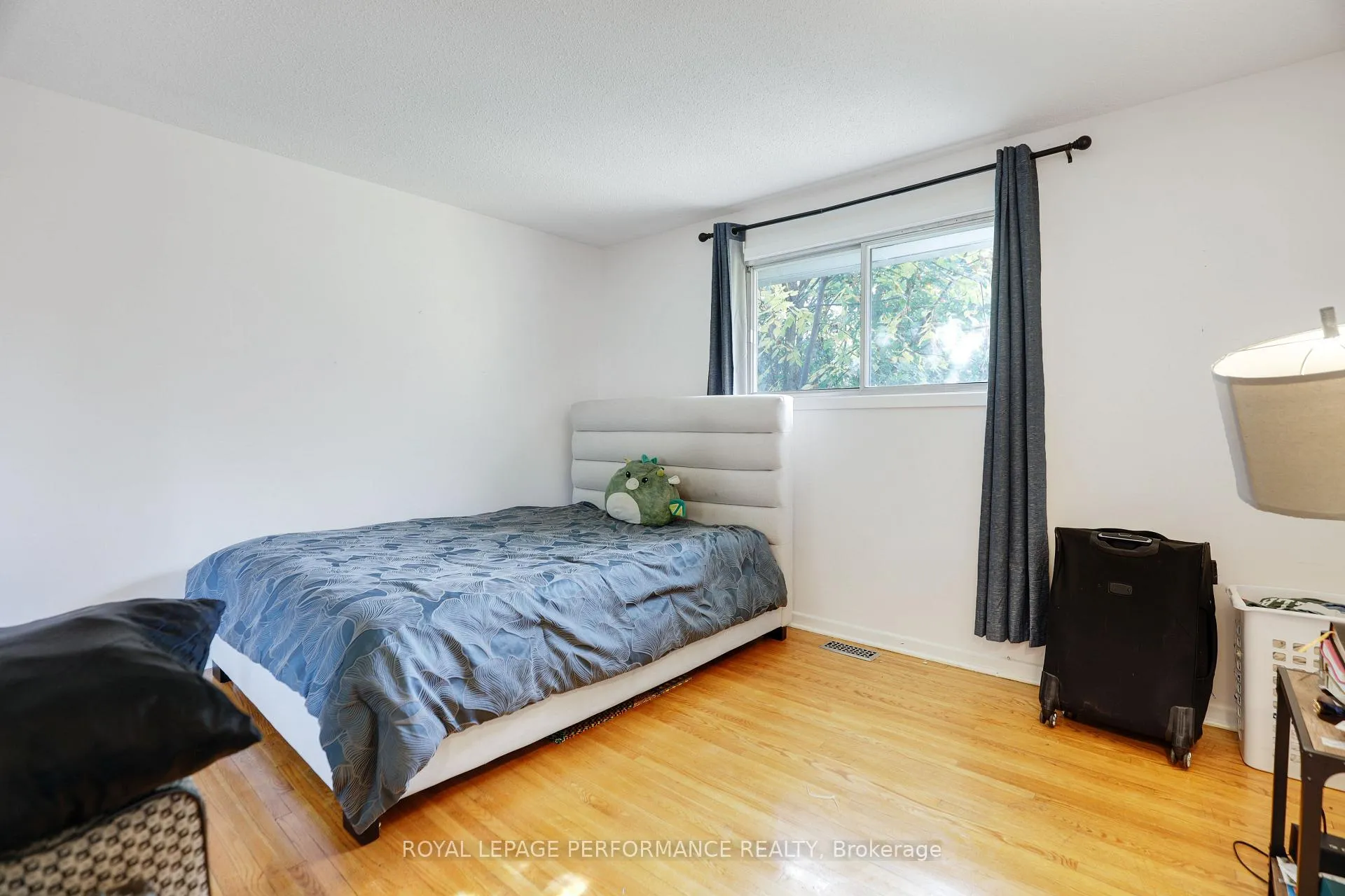 Photo 18 of 142 Meadowlands Drive W, Ottawa, Meadowlands/Crestview — HOMEH