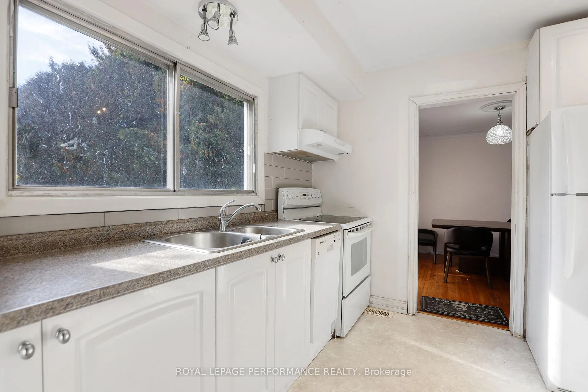 Photo 20 of 142 Meadowlands Drive W, Ottawa, Meadowlands/Crestview — HOMEH