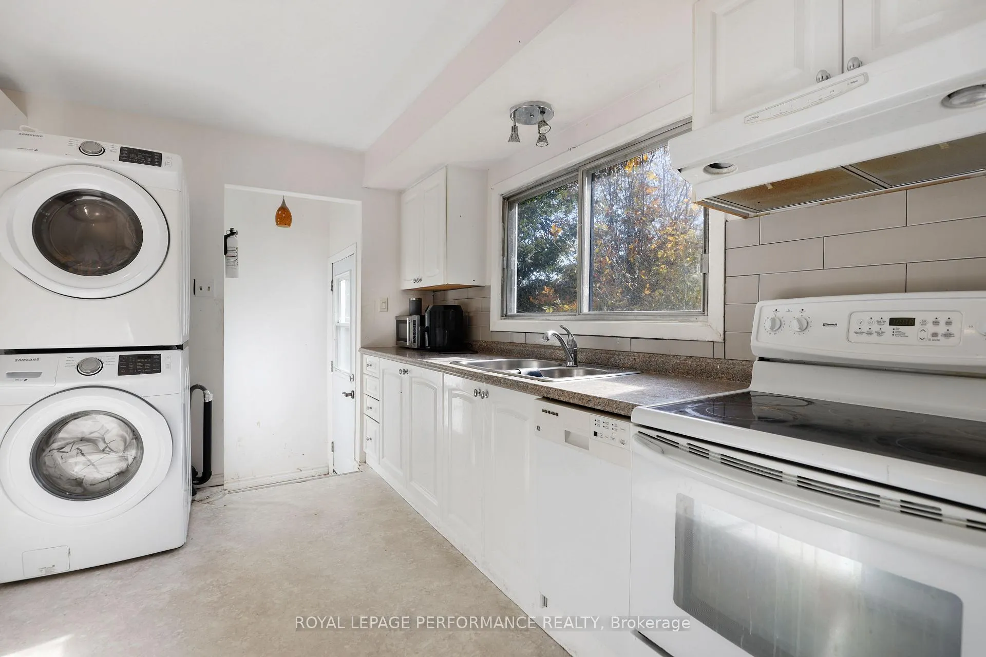 Photo 21 of 142 Meadowlands Drive W, Ottawa, Meadowlands/Crestview — HOMEH
