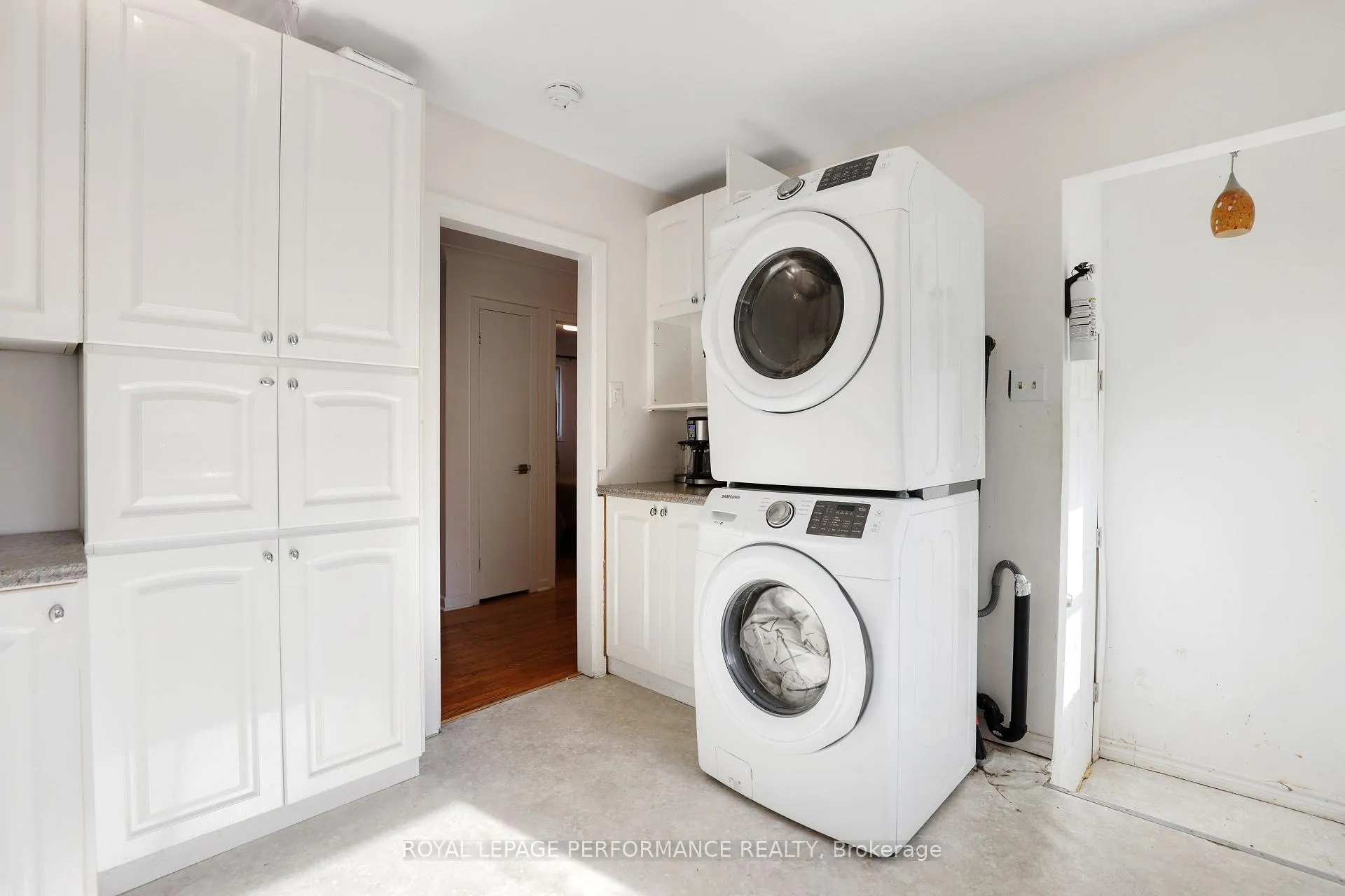 Photo 22 of 142 Meadowlands Drive W, Ottawa, Meadowlands/Crestview — HOMEH