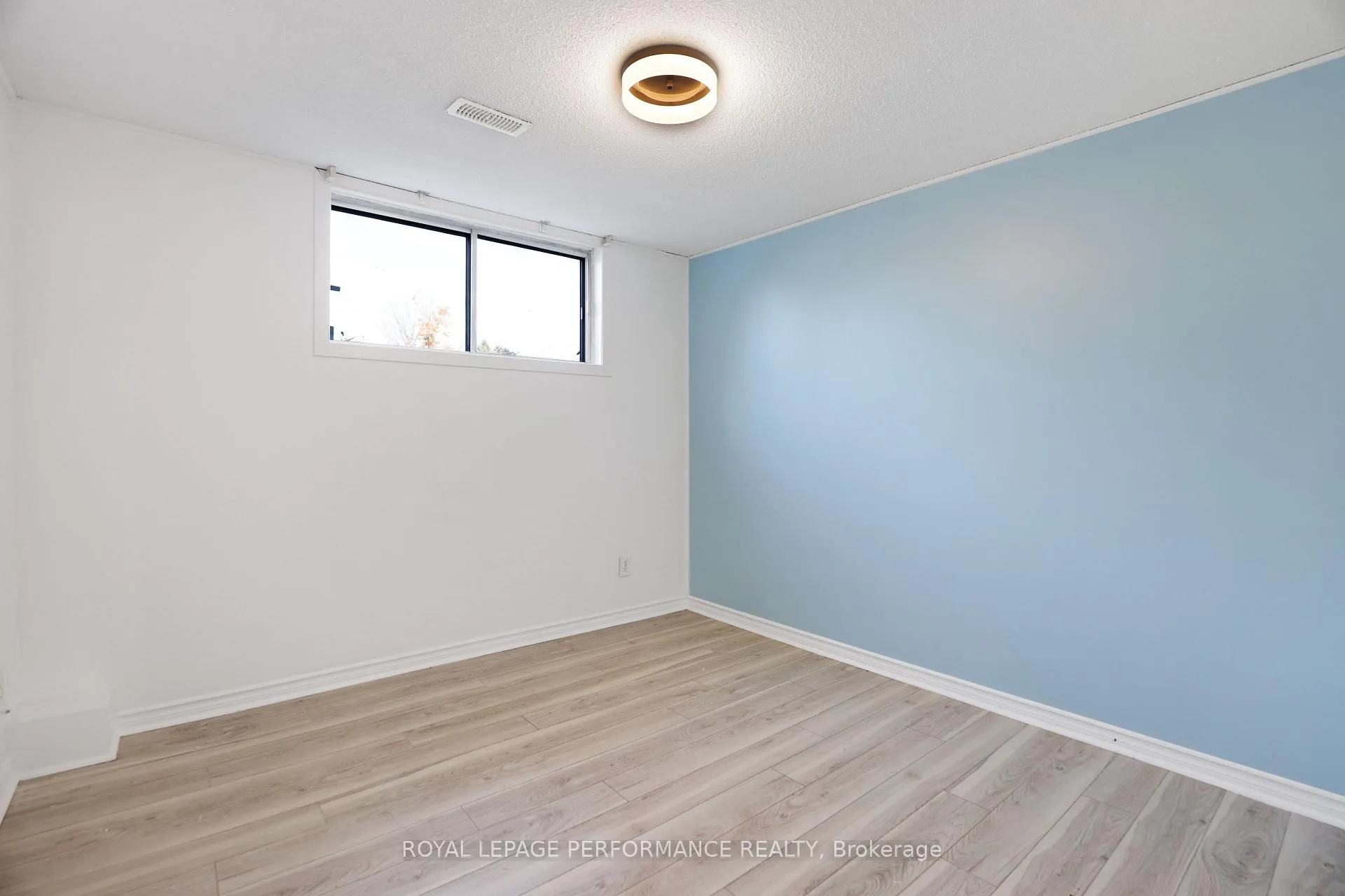 Photo 25 of 142 Meadowlands Drive W, Ottawa, Meadowlands/Crestview — HOMEH