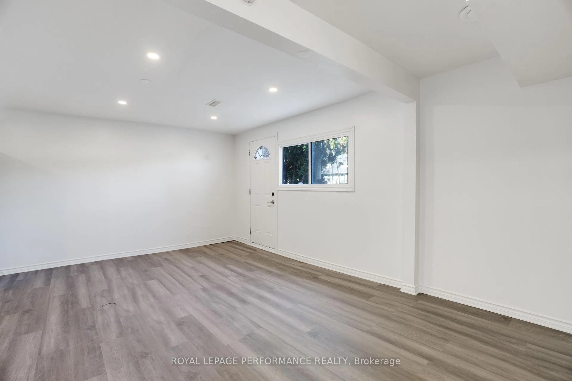 Photo 26 of 142 Meadowlands Drive W, Ottawa, Meadowlands/Crestview — HOMEH