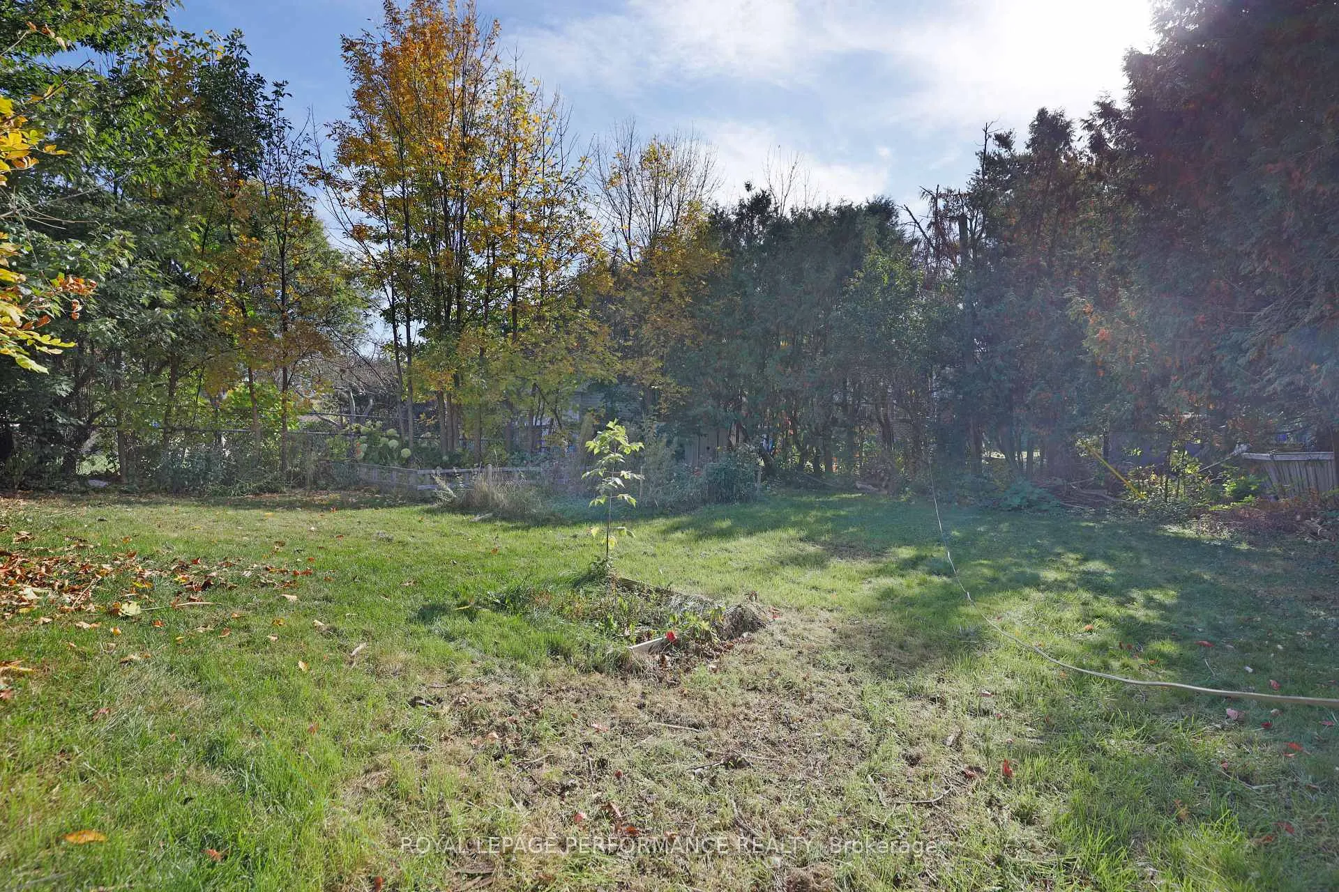 Photo 32 of 142 Meadowlands Drive W, Ottawa, Meadowlands/Crestview — HOMEH
