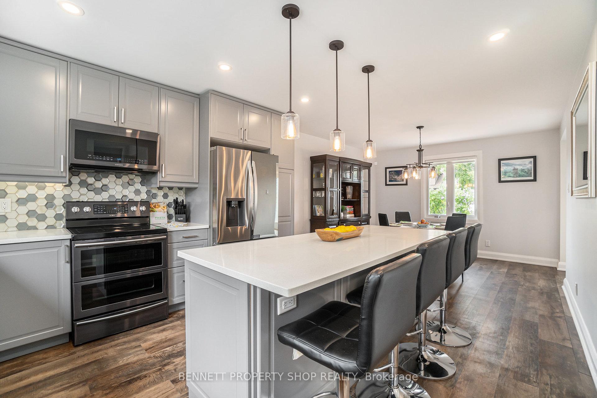 Photo 4 of 32 Norice Street, Ottawa, Meadowlands/Crestview — HOMEH