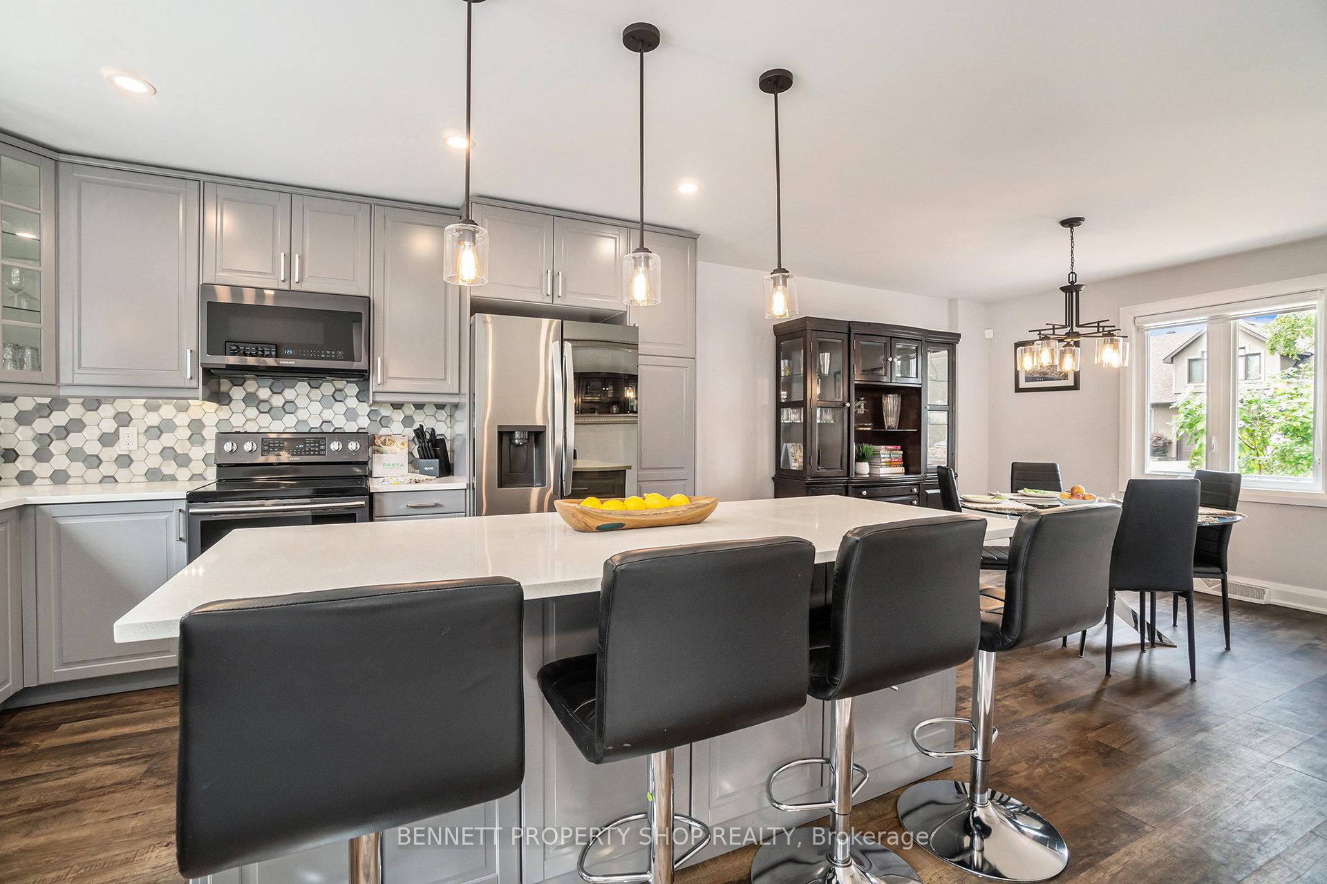 Photo 5 of 32 Norice Street, Ottawa, Meadowlands/Crestview — HOMEH