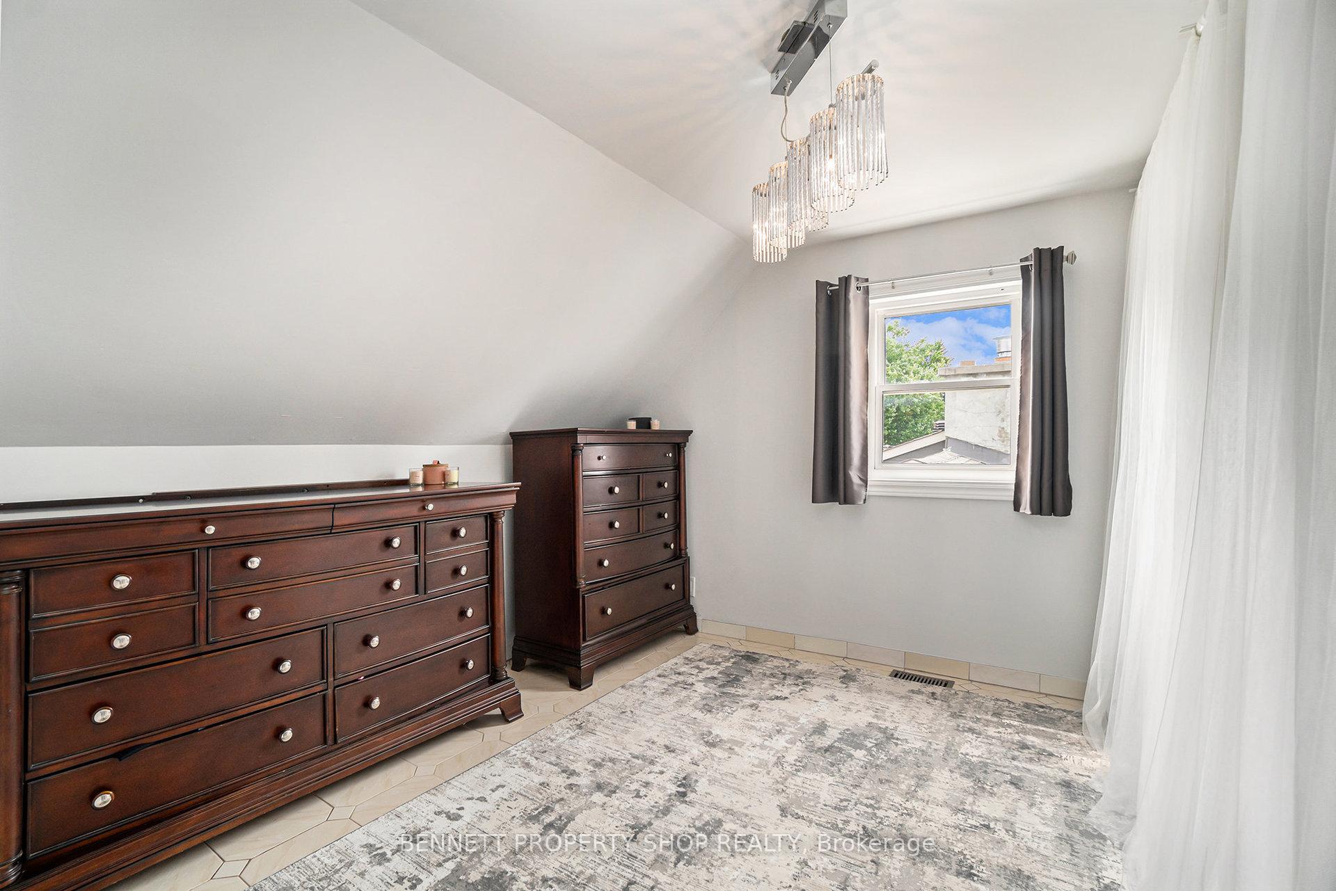 Photo 22 of 32 Norice Street, Ottawa, Meadowlands/Crestview — HOMEH