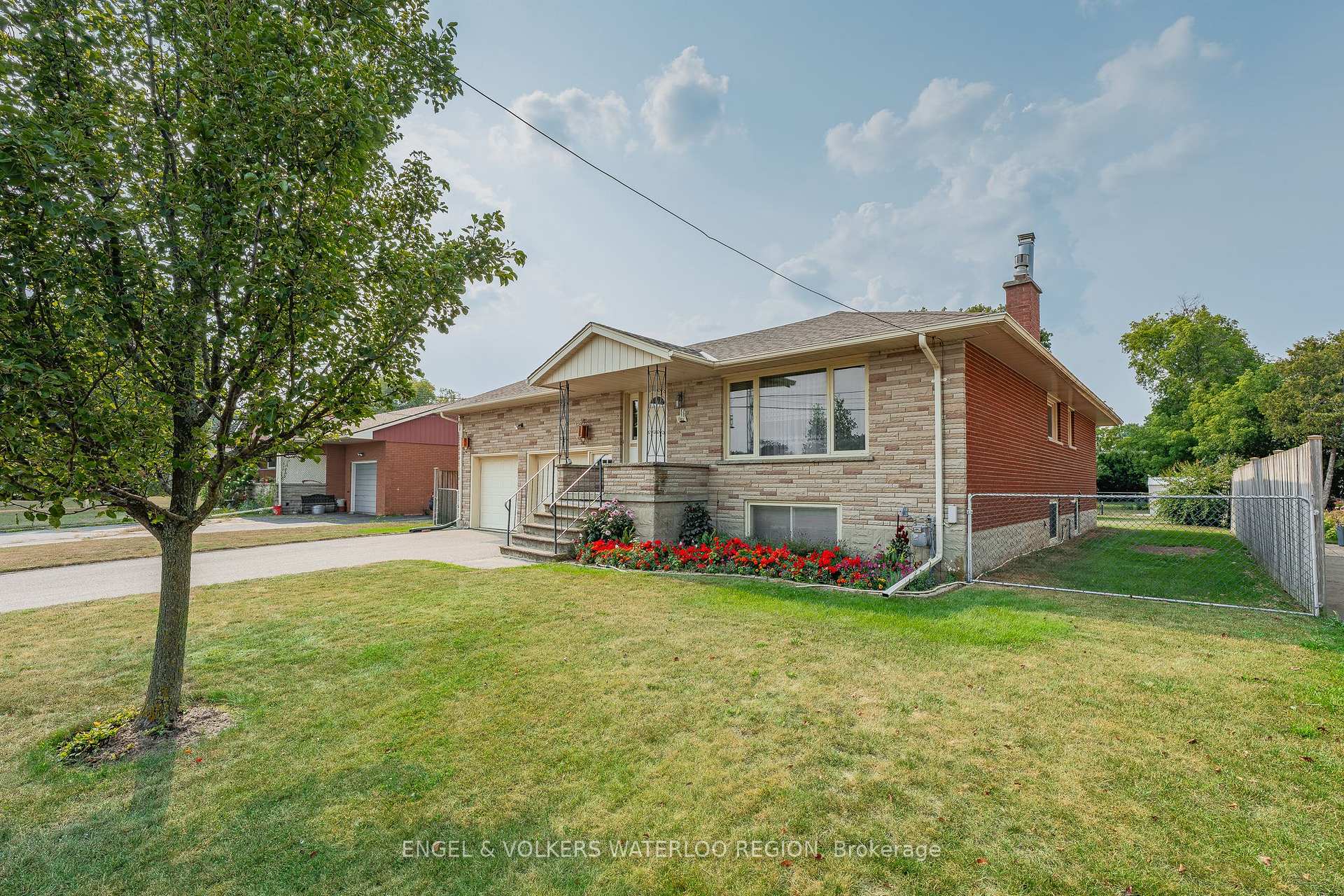 Photo 5 of 161 Schweitzer Street, Kitchener — HOMEH