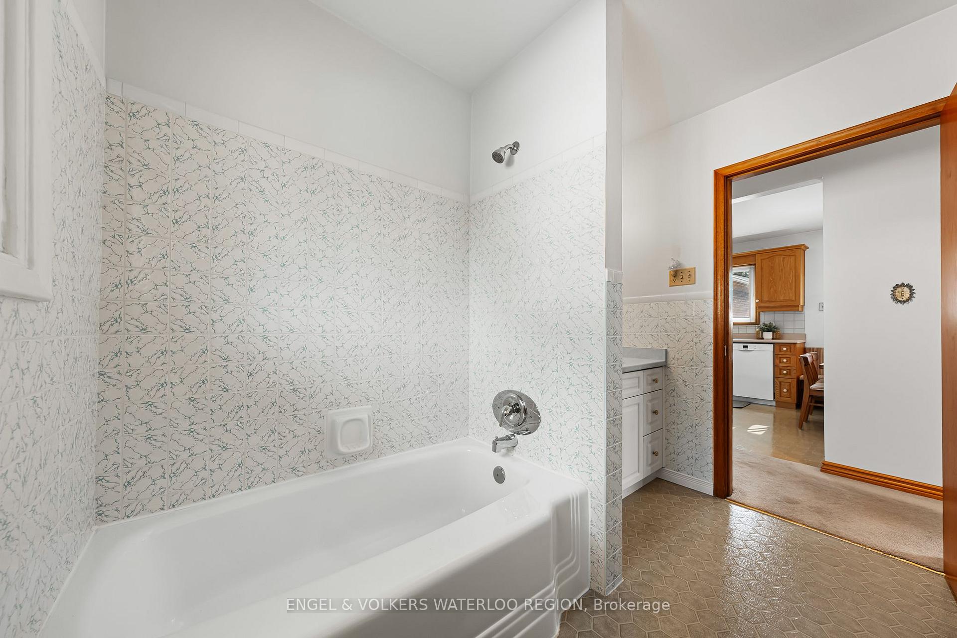 Photo 26 of 161 Schweitzer Street, Kitchener — HOMEH