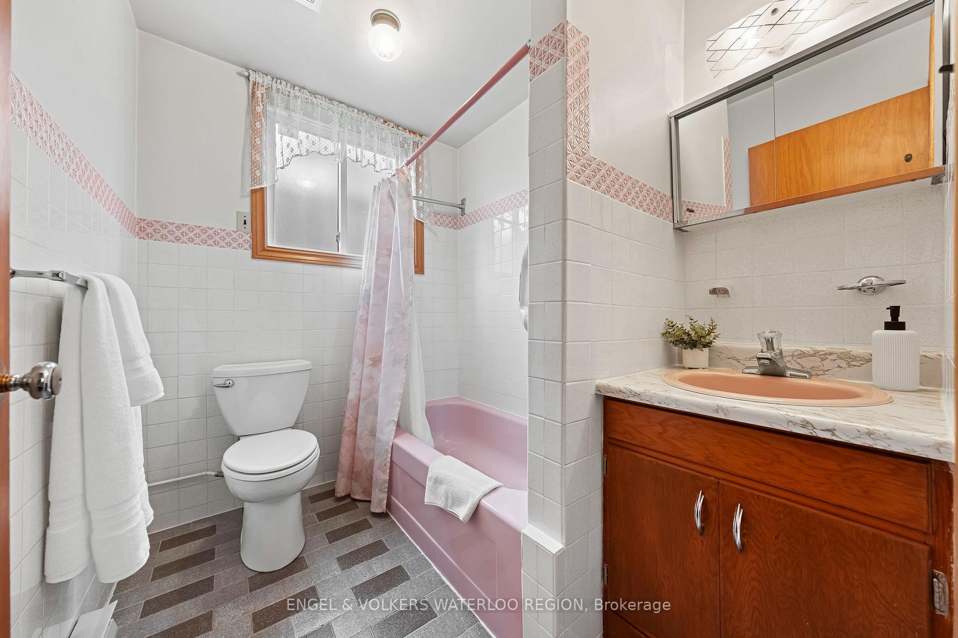 Photo 36 of 161 Schweitzer Street, Kitchener — HOMEH