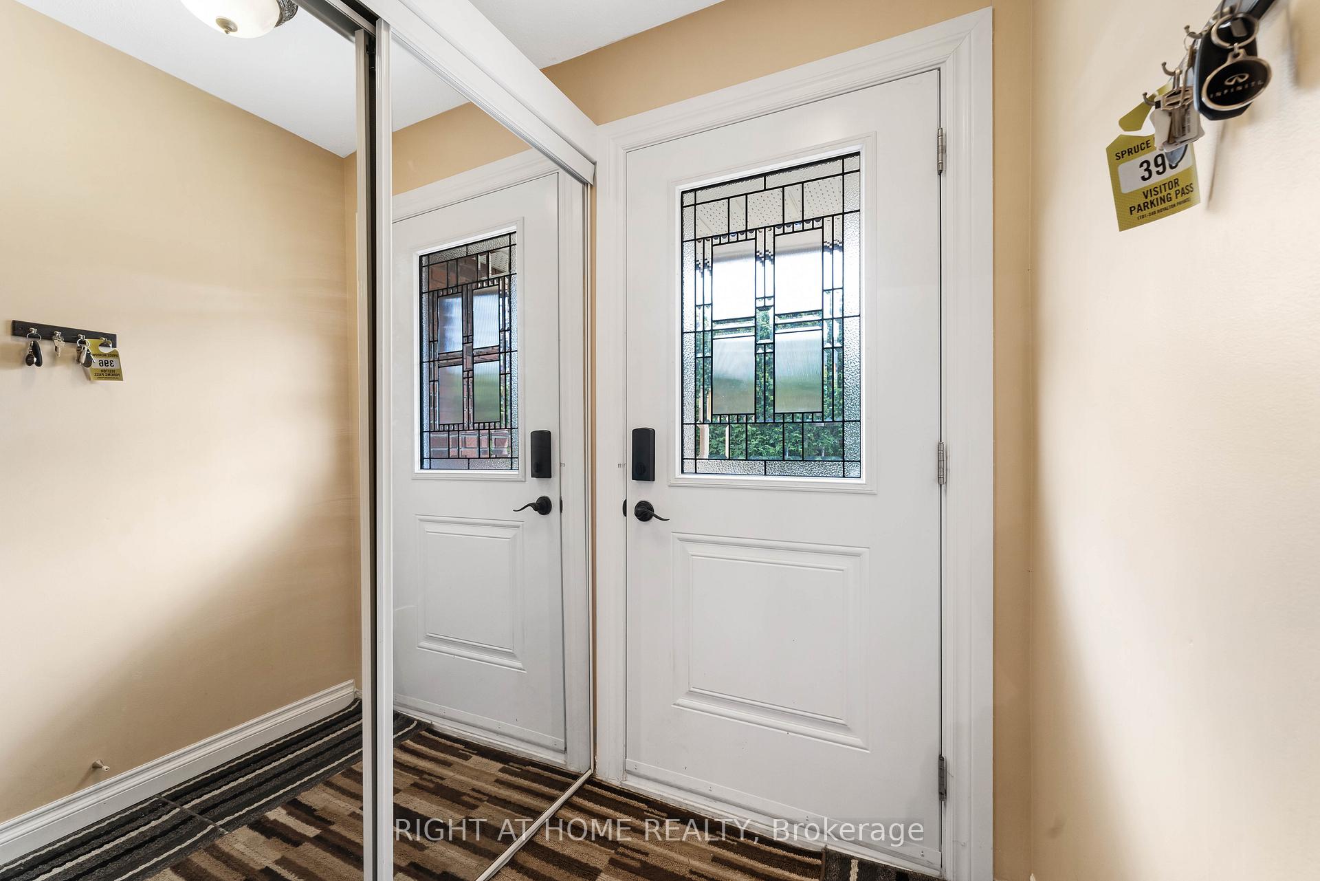Photo 2 of 115 Royalton Private, Ottawa, Hunt Club Woods — HOMEH