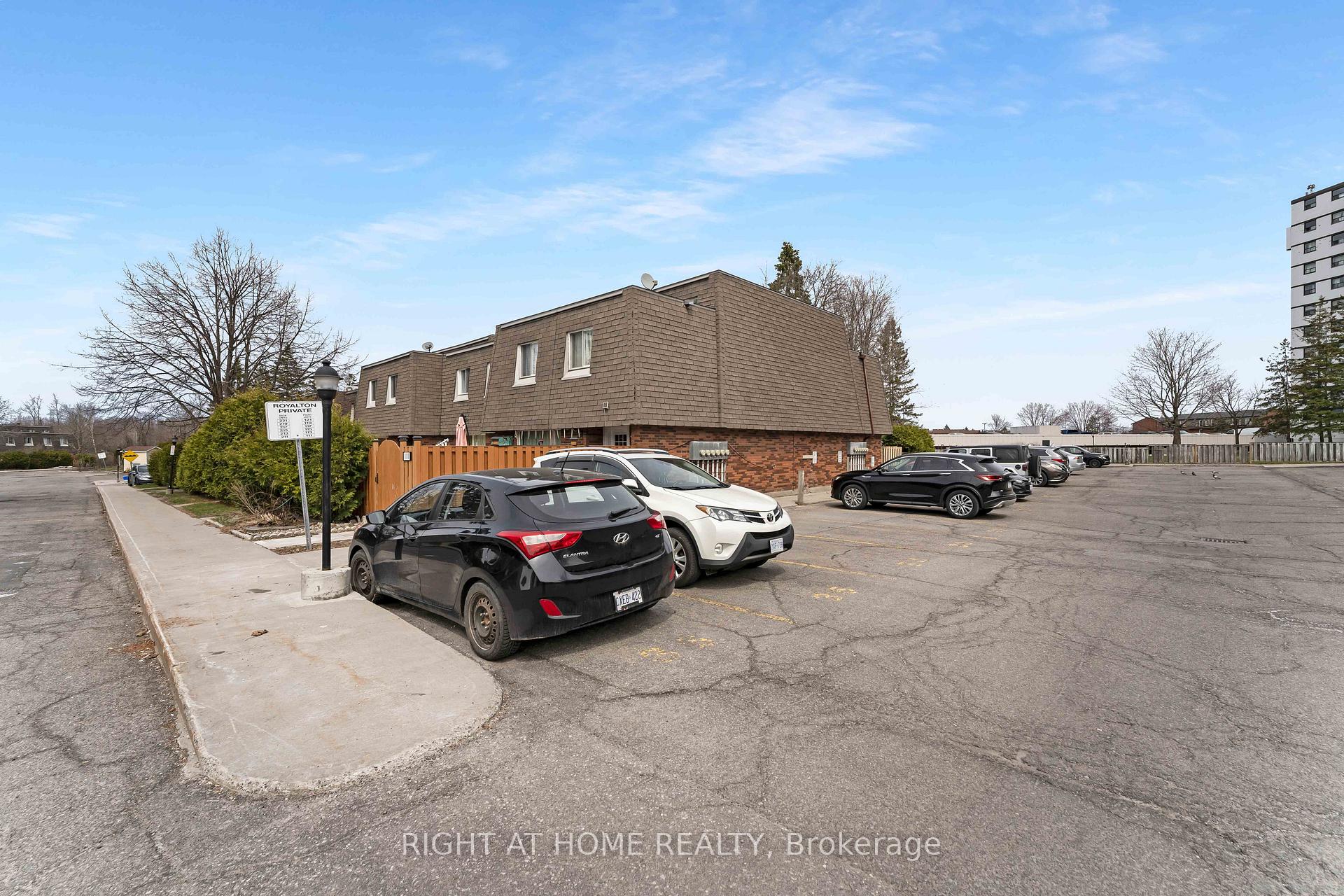 Photo 3 of 115 Royalton Private, Ottawa, Hunt Club Woods — HOMEH