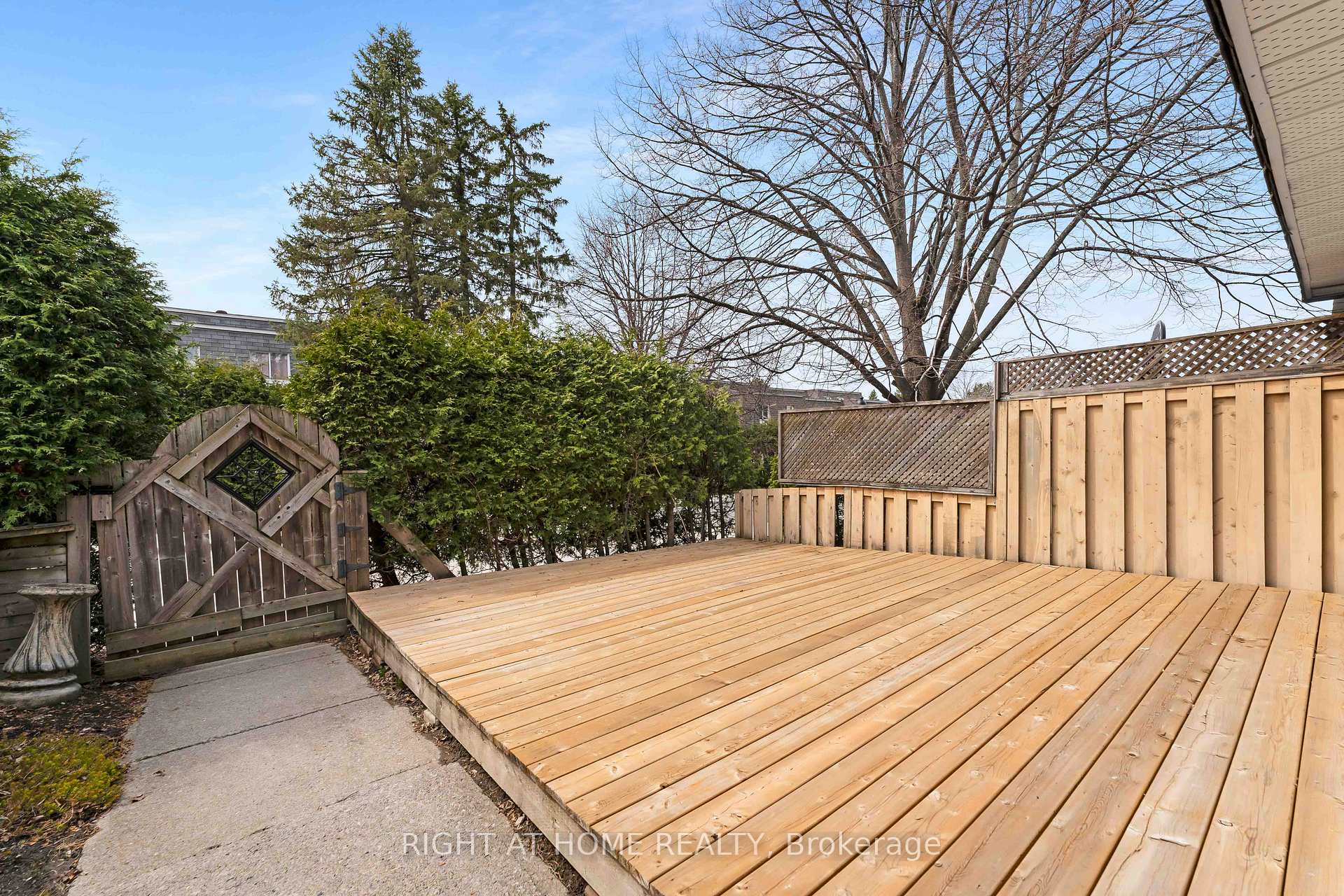 Photo 4 of 115 Royalton Private, Ottawa, Hunt Club Woods — HOMEH