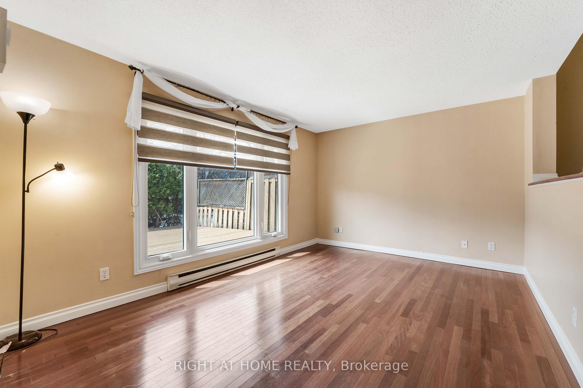 Photo 5 of 115 Royalton Private, Ottawa, Hunt Club Woods — HOMEH