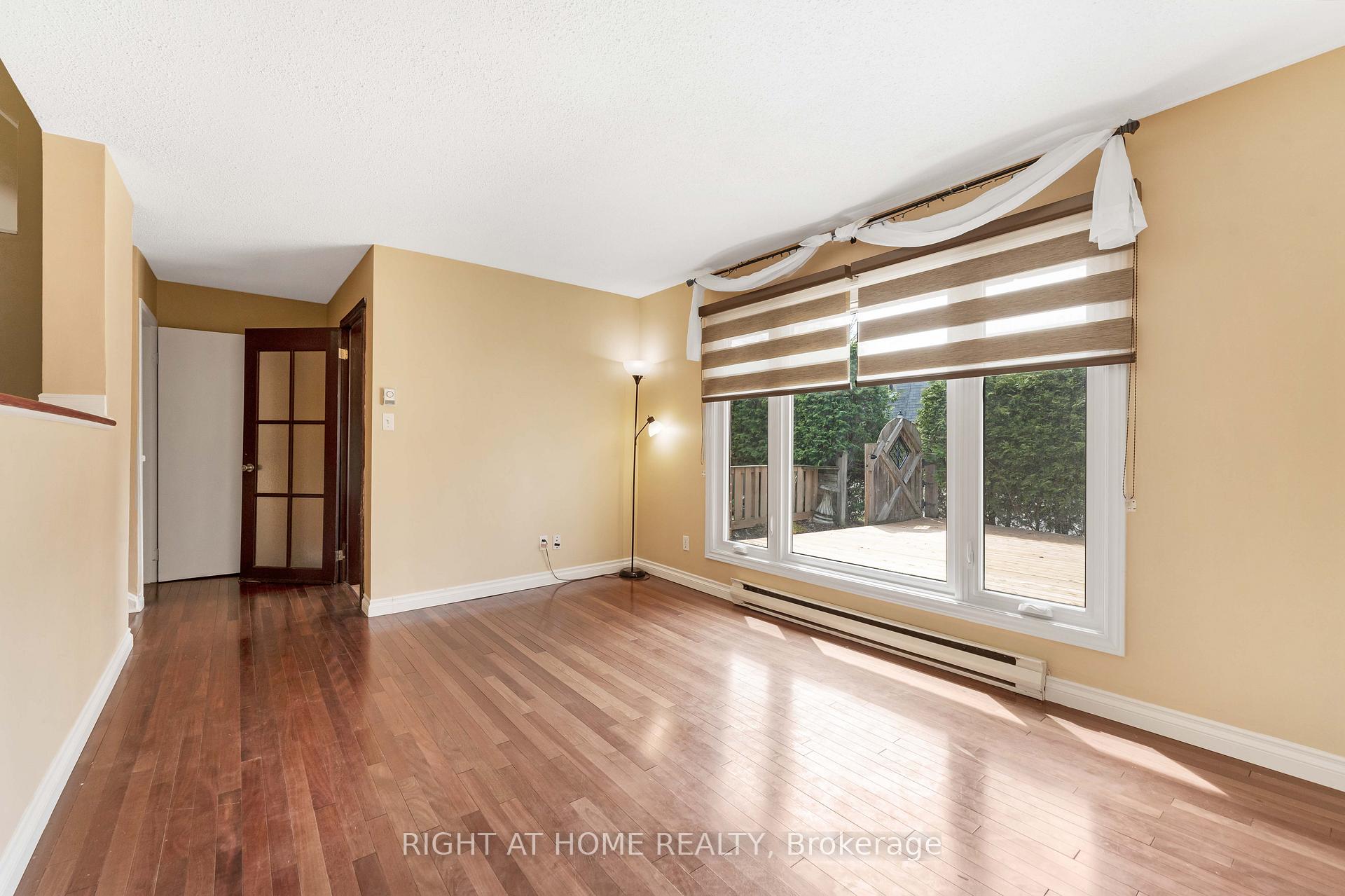 Photo 6 of 115 Royalton Private, Ottawa, Hunt Club Woods — HOMEH
