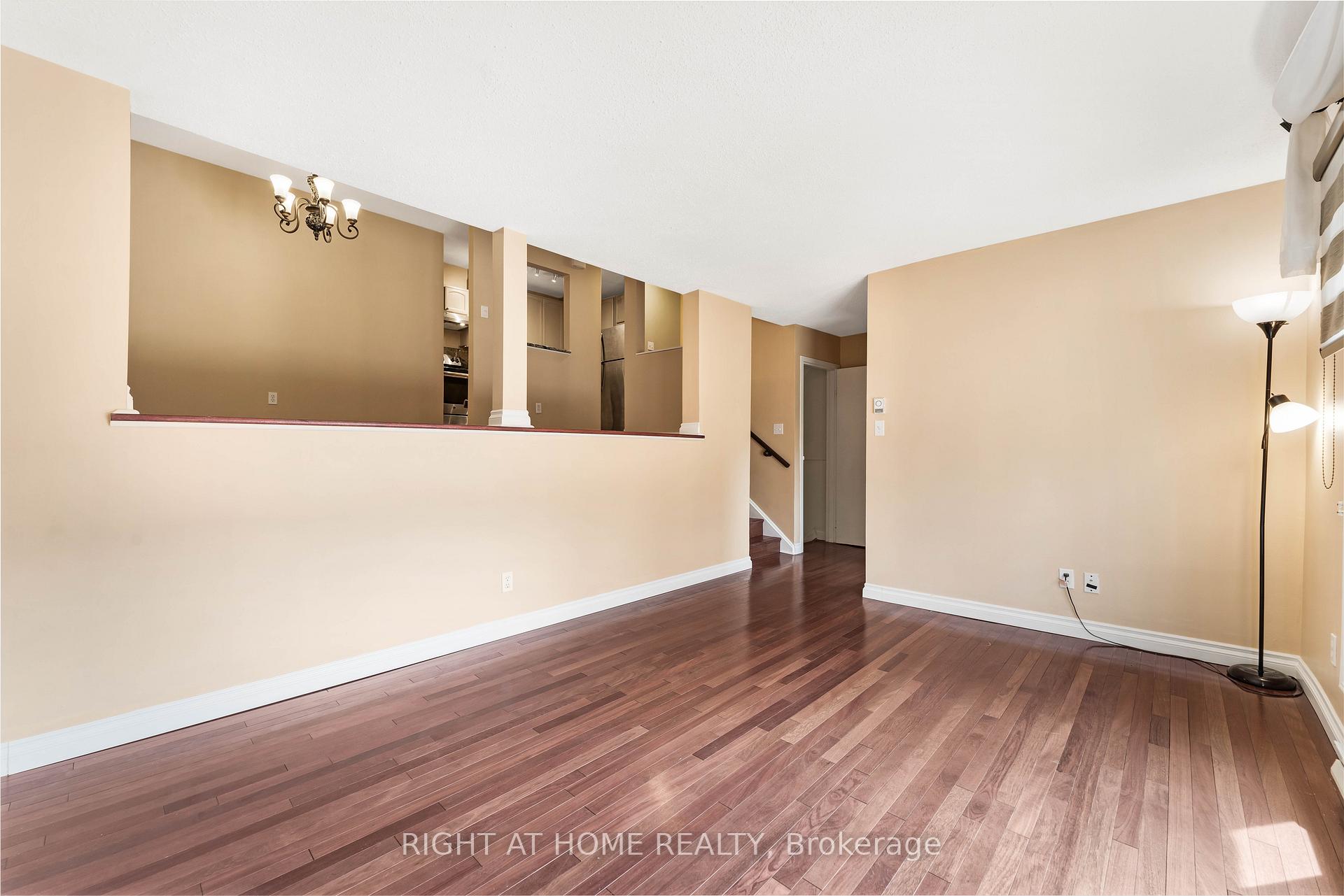 Photo 7 of 115 Royalton Private, Ottawa, Hunt Club Woods — HOMEH