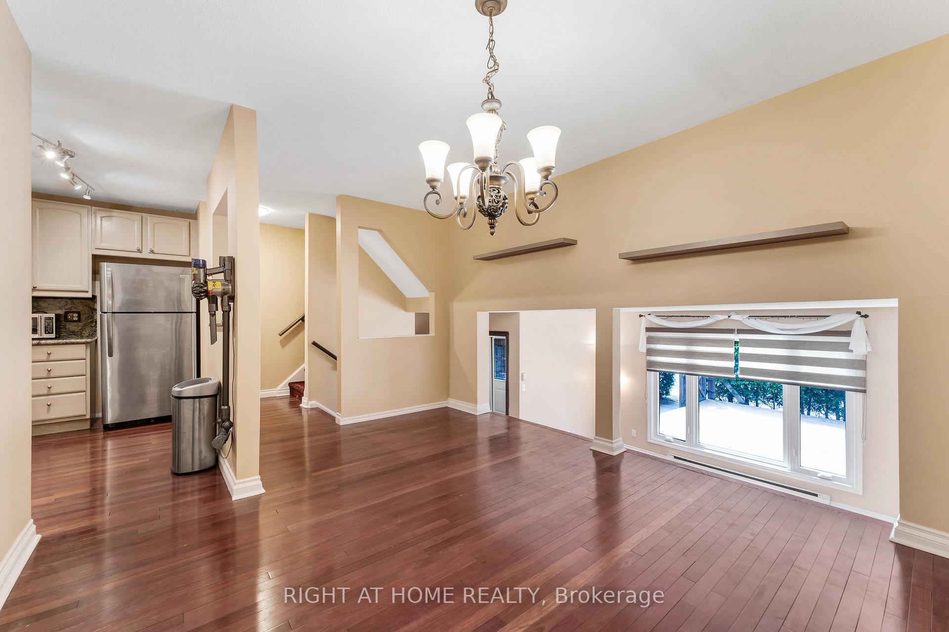 Photo 16 of 115 Royalton Private, Ottawa, Hunt Club Woods — HOMEH