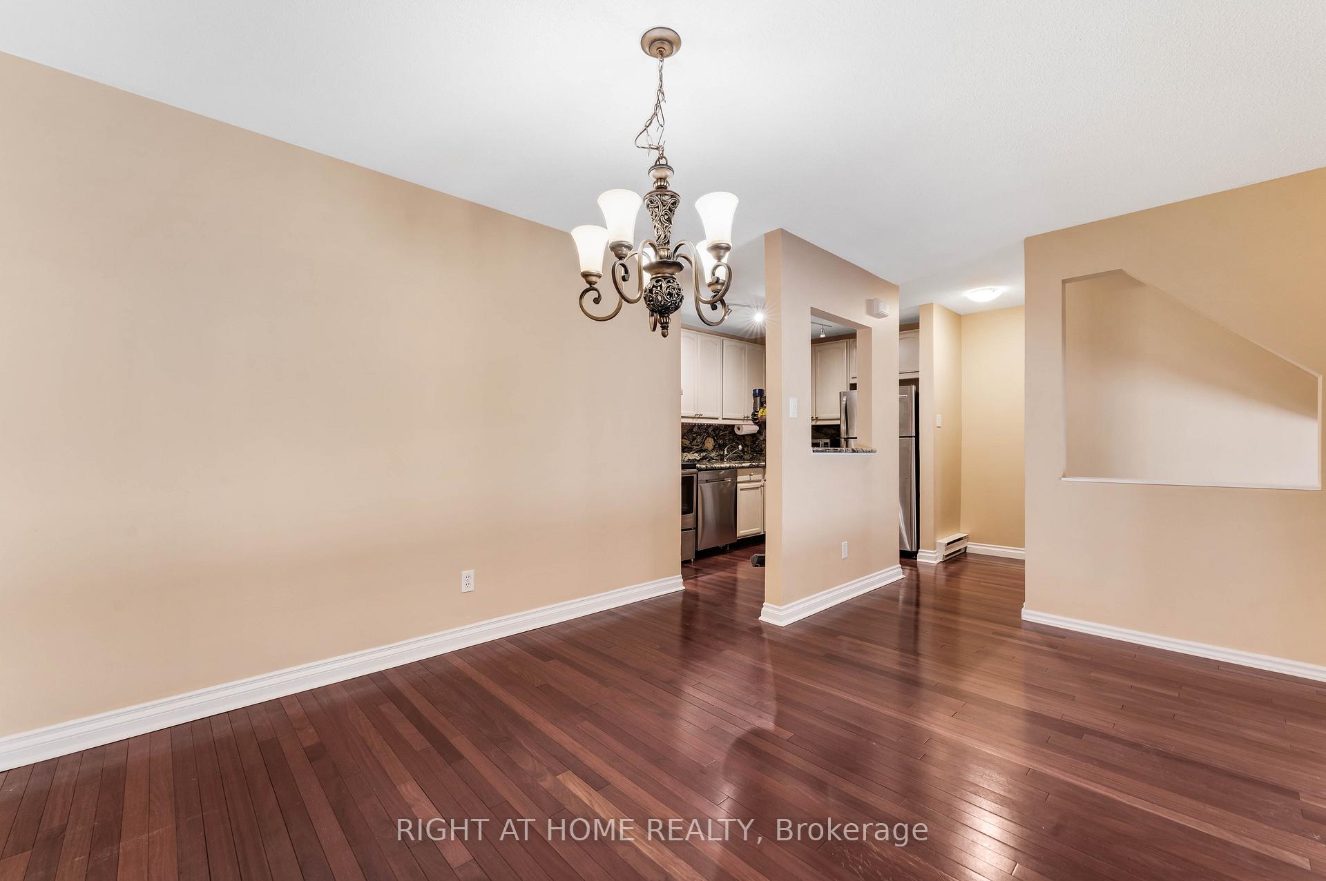 Photo 17 of 115 Royalton Private, Ottawa, Hunt Club Woods — HOMEH