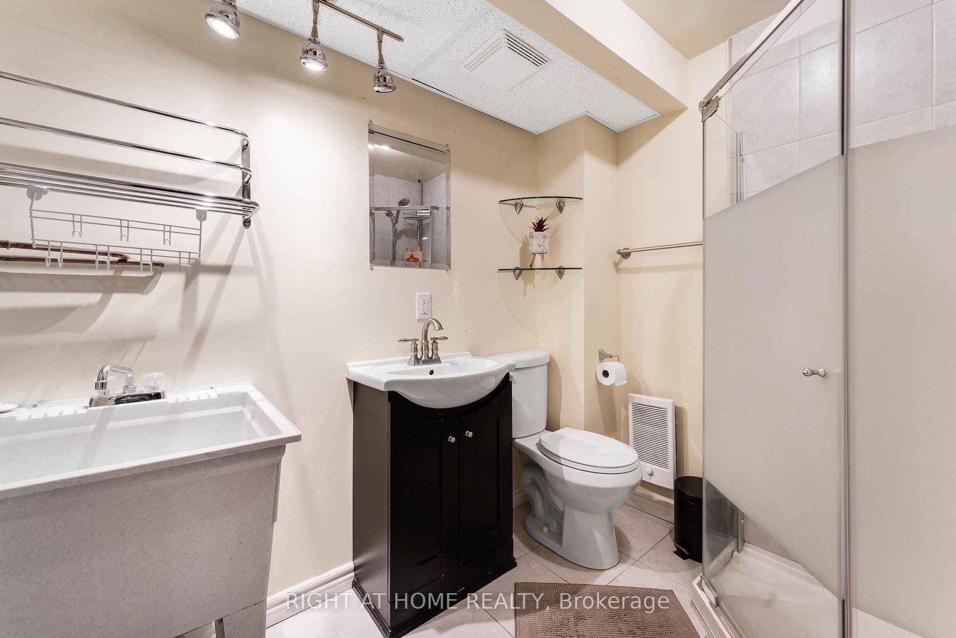 Photo 24 of 115 Royalton Private, Ottawa, Hunt Club Woods — HOMEH