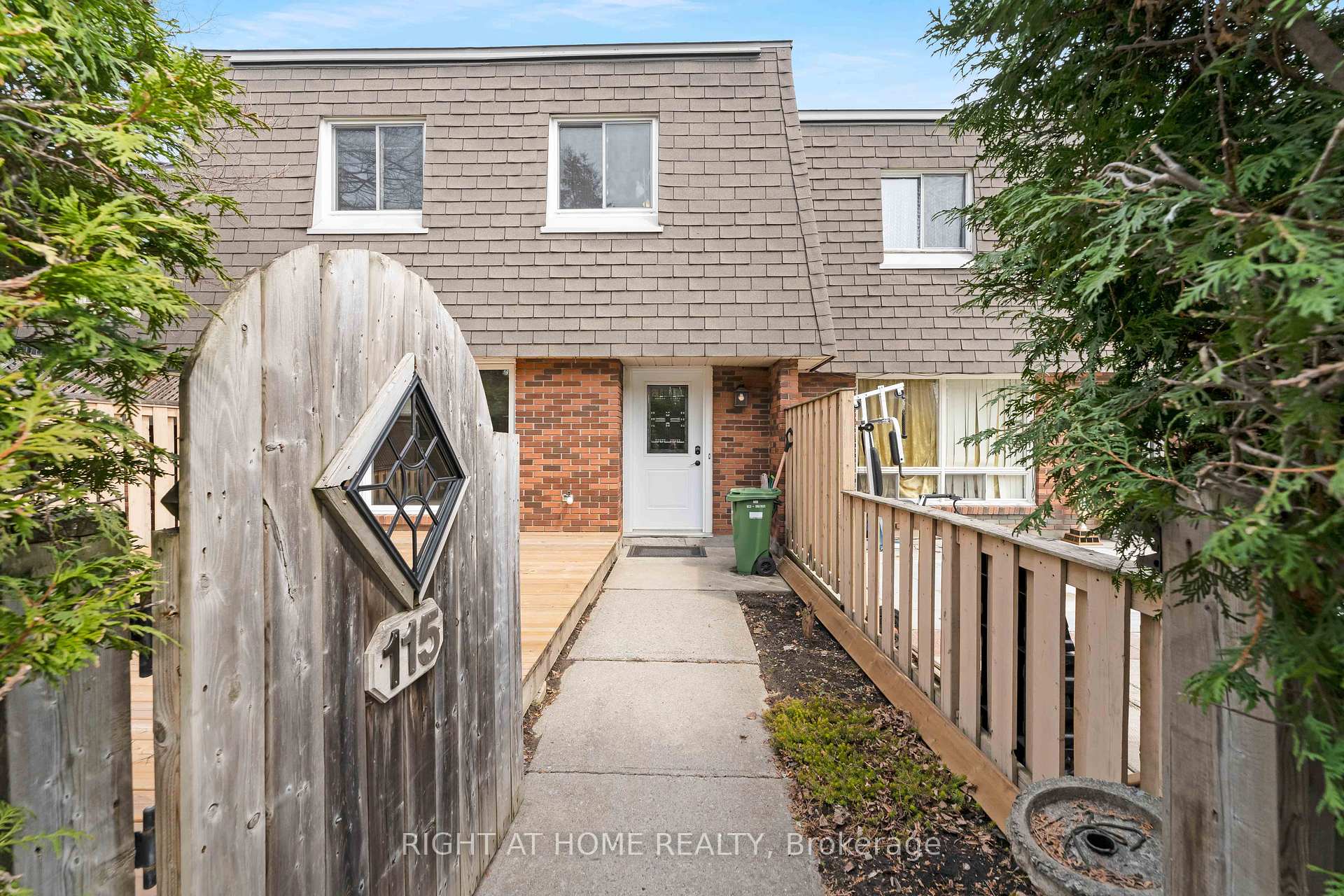 Photo 26 of 115 Royalton Private, Ottawa, Hunt Club Woods — HOMEH