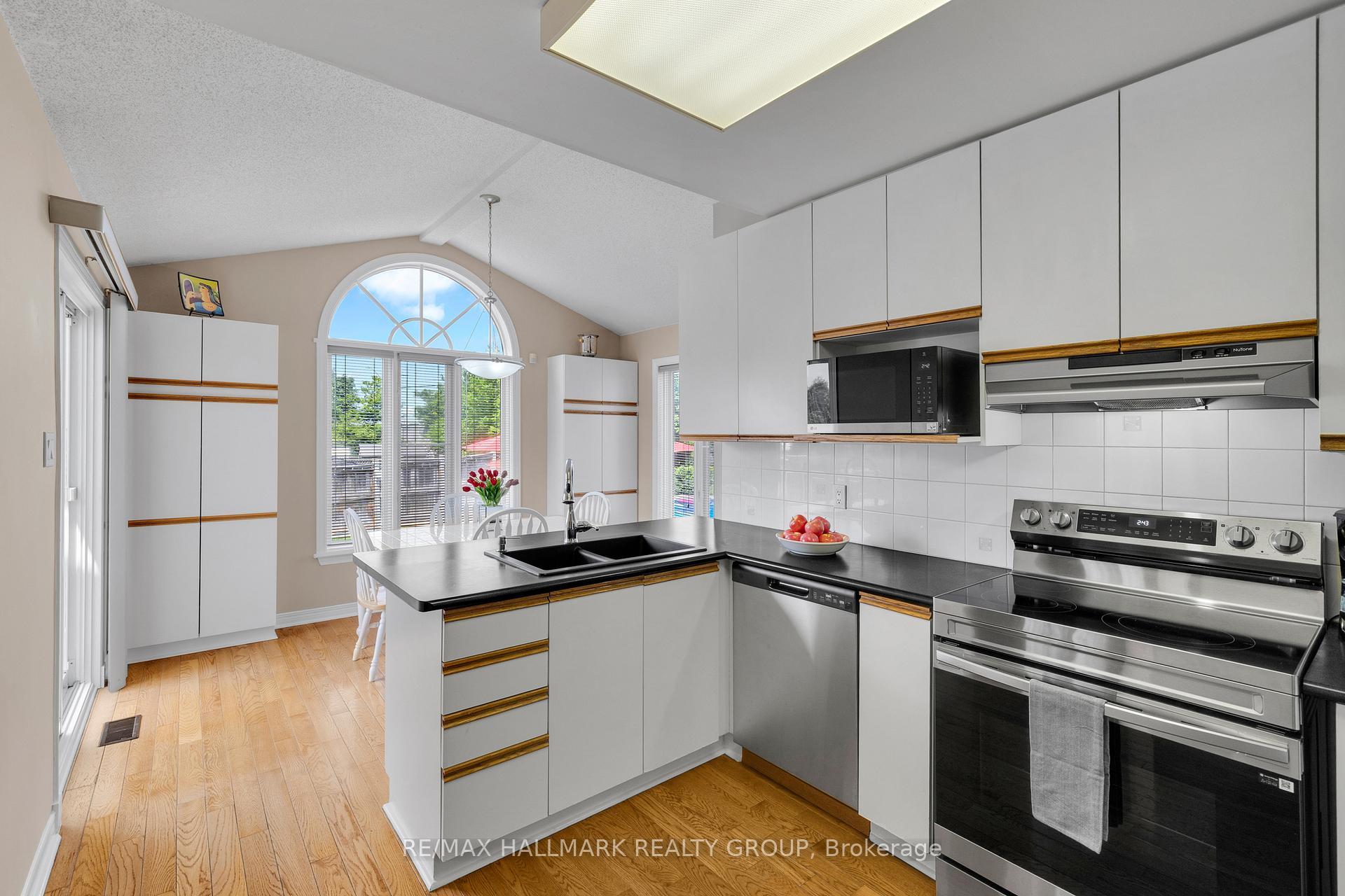 Photo 12 of 59 Forestglade Crescent, Ottawa, Hunt Club Park — HOMEH