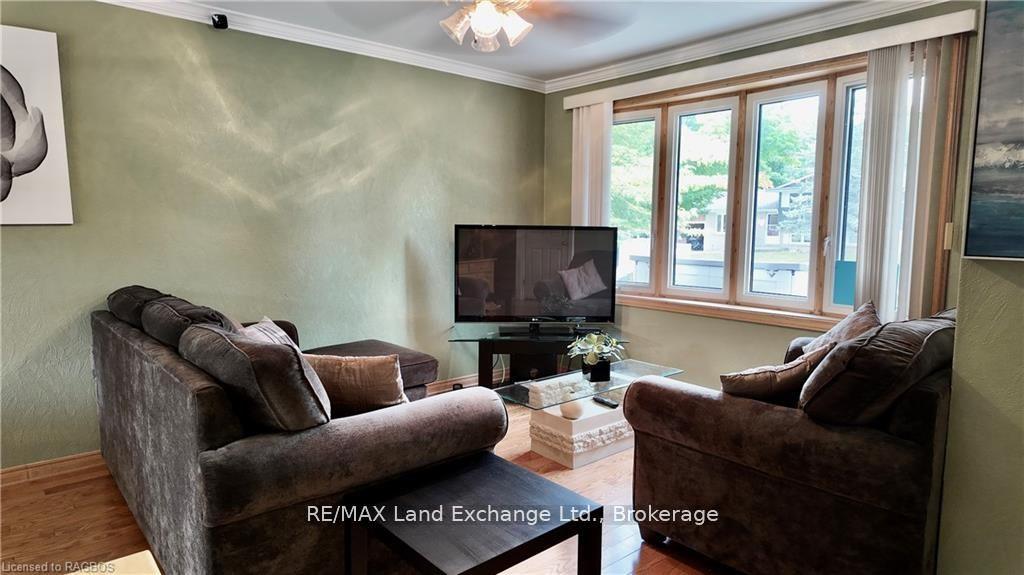 Photo 2 of 1097 Williamsburg Street, Kincardine — HOMEH