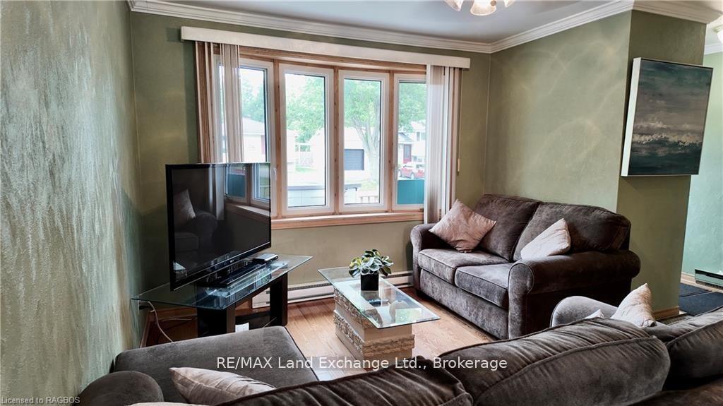 Photo 4 of 1097 Williamsburg Street, Kincardine — HOMEH