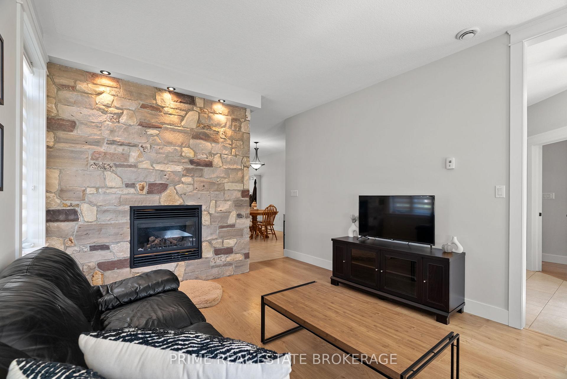 Photo 13 of 70 Brantford Street, Huron East, Seaforth — HOMEH