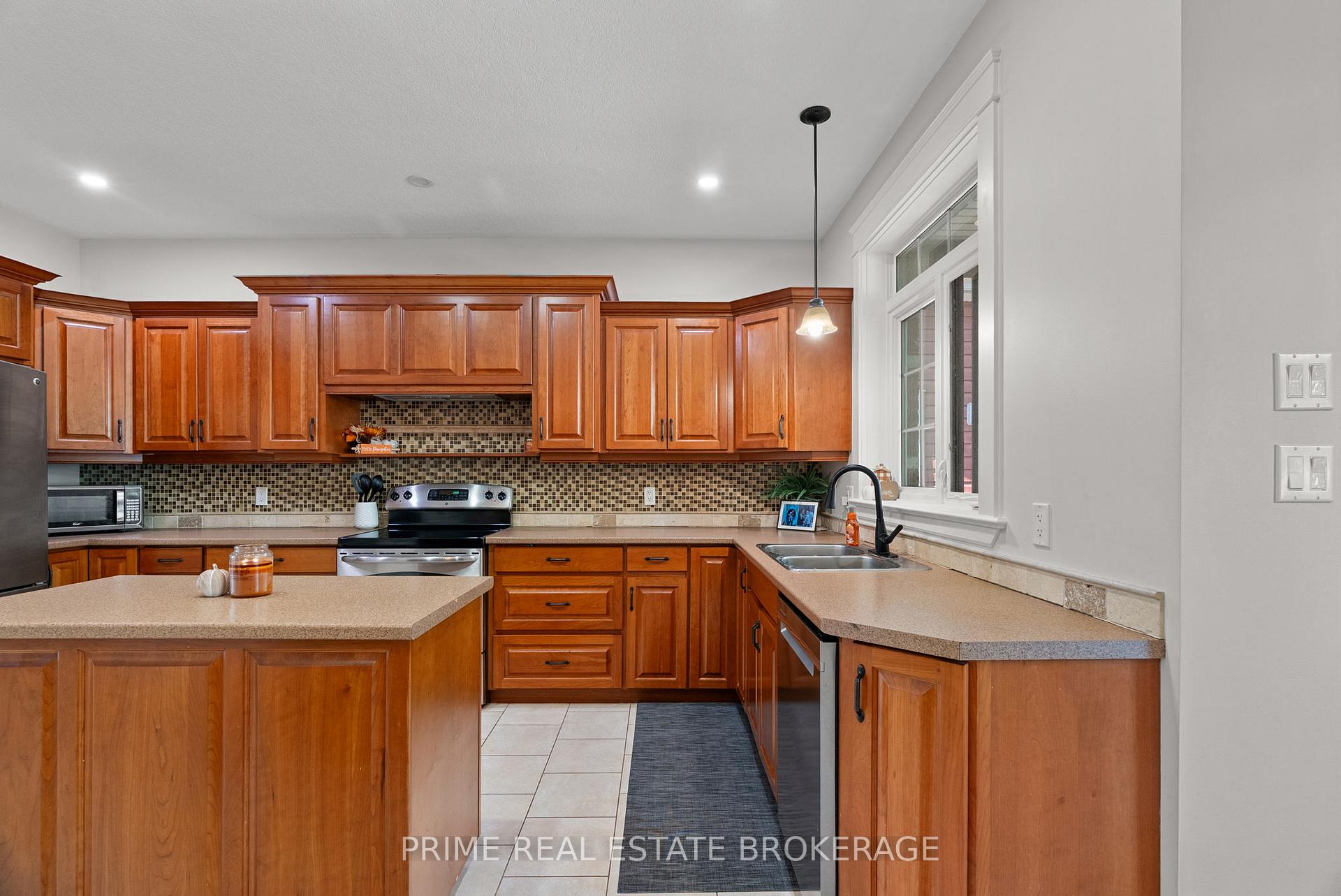 Photo 19 of 70 Brantford Street, Huron East, Seaforth — HOMEH