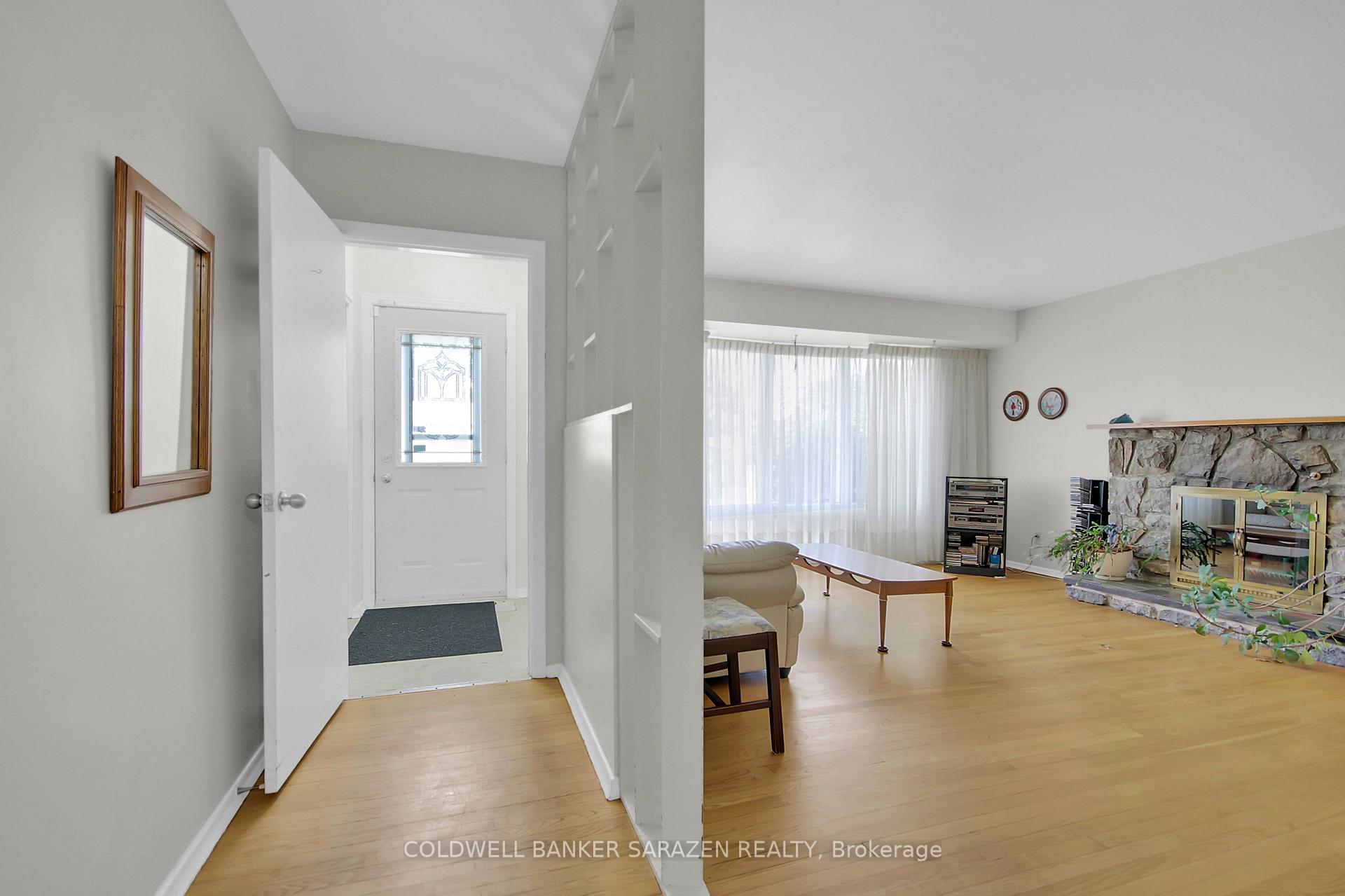 Photo 3 of 70 Viewmount Drive, Ottawa, Meadowlands/Crestview — HOMEH