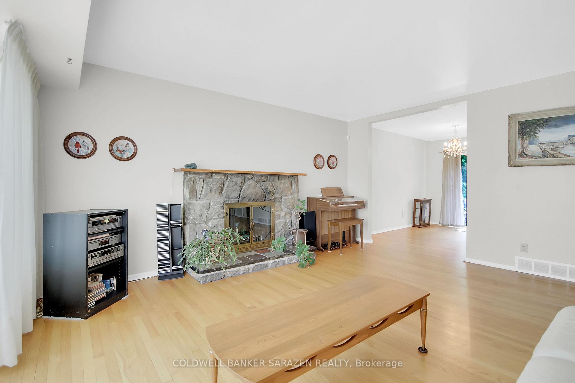 Photo 11 of 70 Viewmount Drive, Ottawa, Meadowlands/Crestview — HOMEH