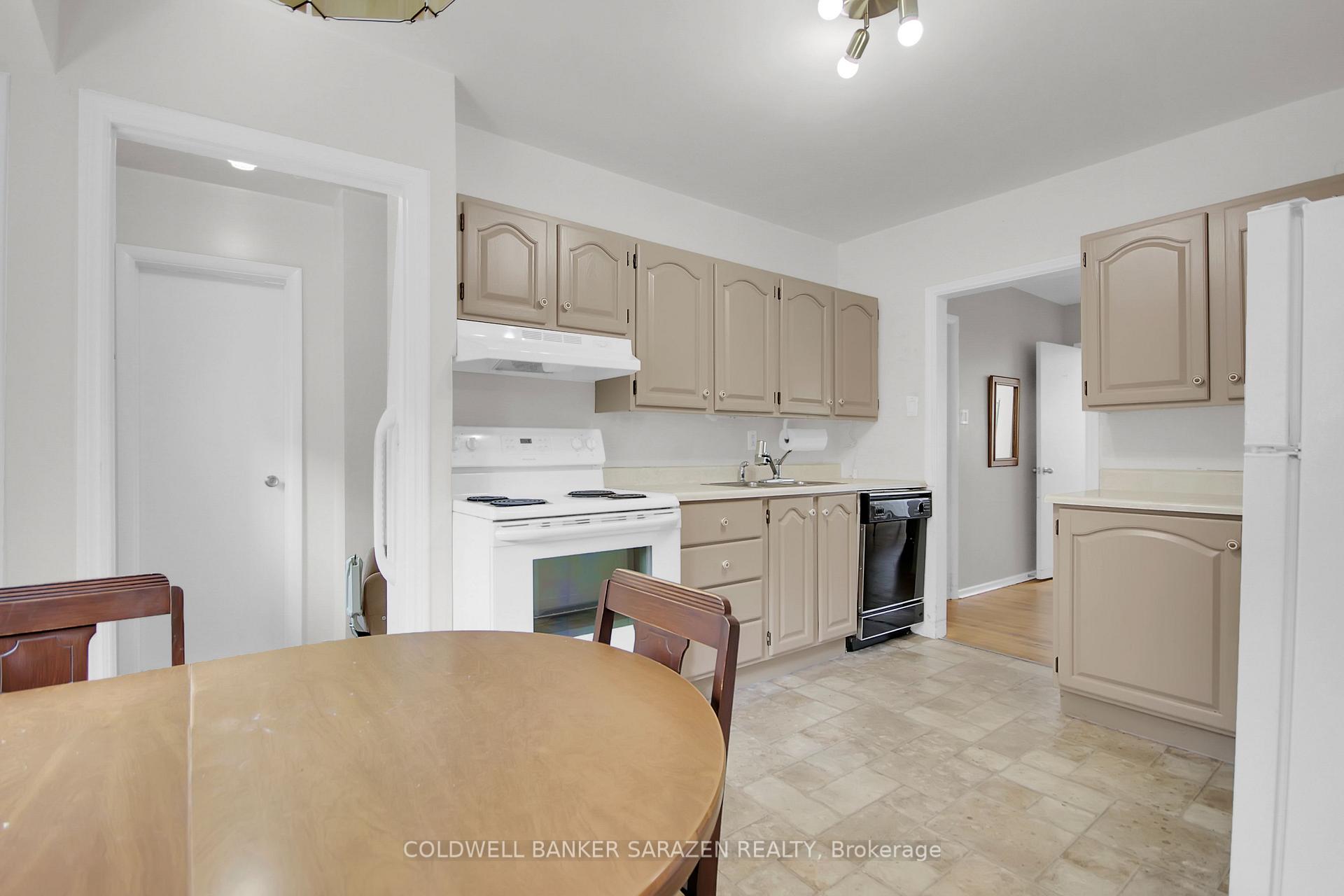 Photo 16 of 70 Viewmount Drive, Ottawa, Meadowlands/Crestview — HOMEH