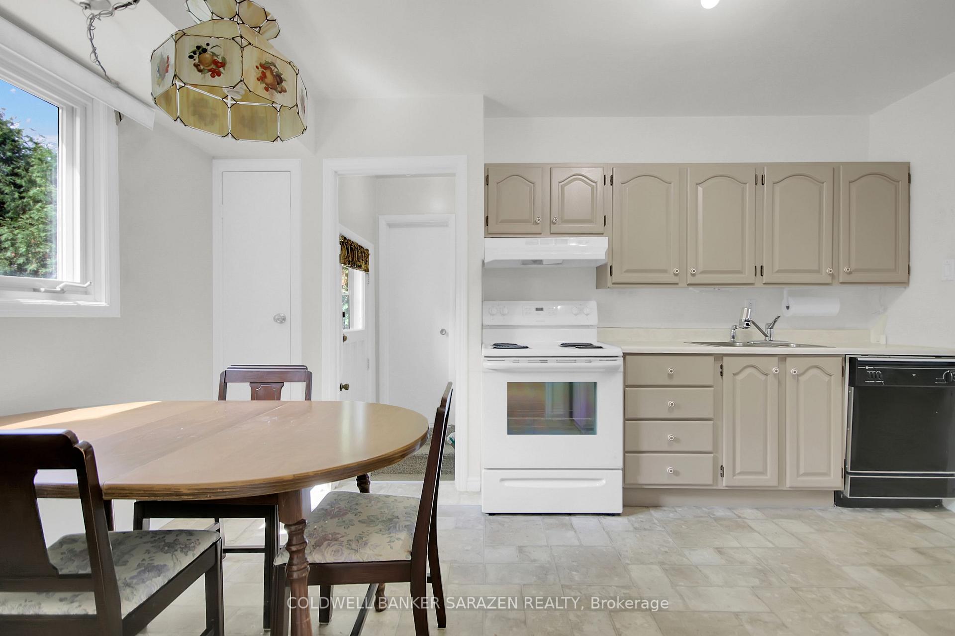 Photo 17 of 70 Viewmount Drive, Ottawa, Meadowlands/Crestview — HOMEH