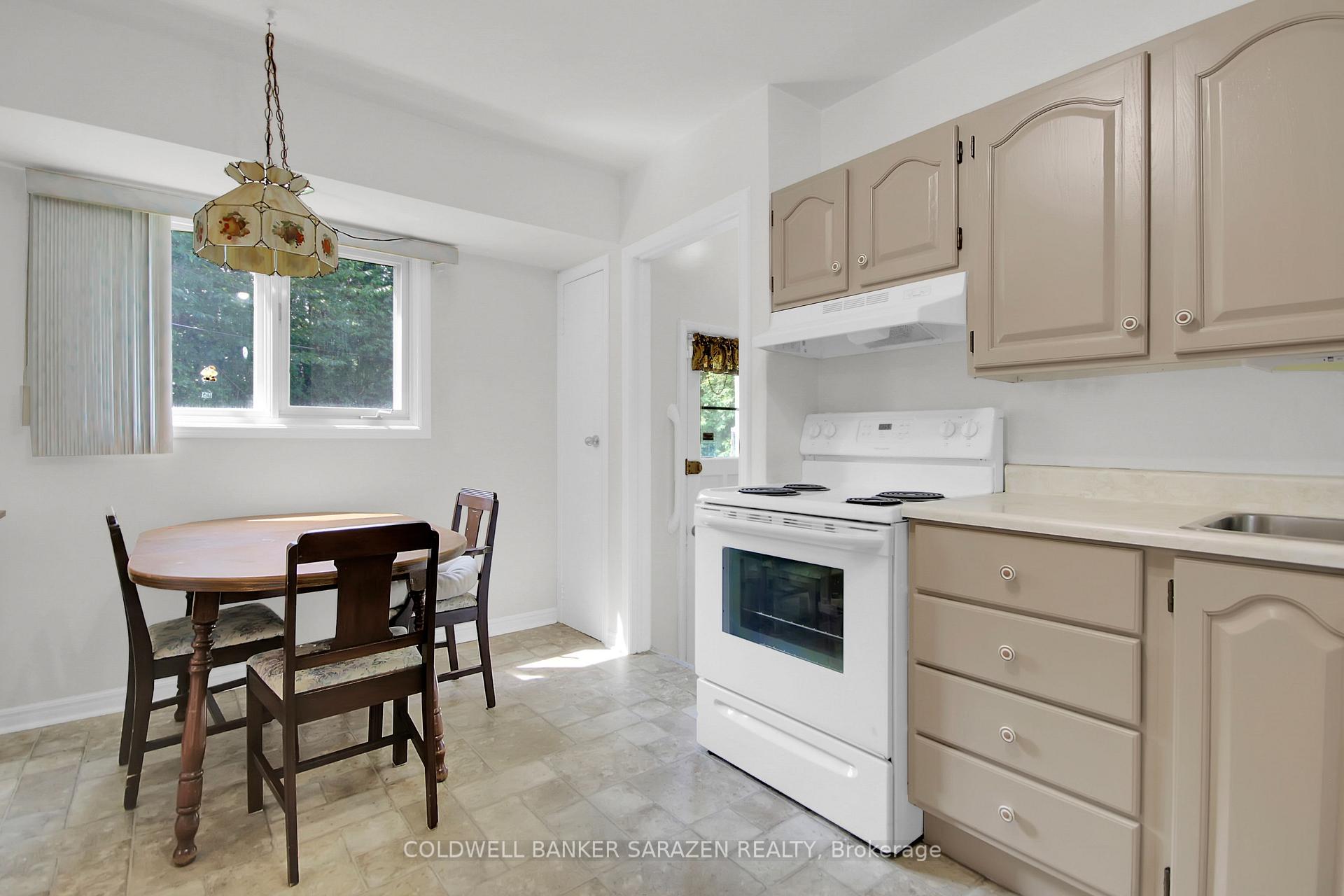 Photo 18 of 70 Viewmount Drive, Ottawa, Meadowlands/Crestview — HOMEH