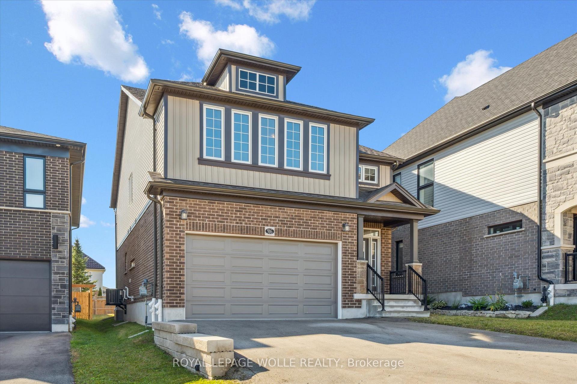 Photo 3 of 916 Valencia Court, Kitchener — HOMEH