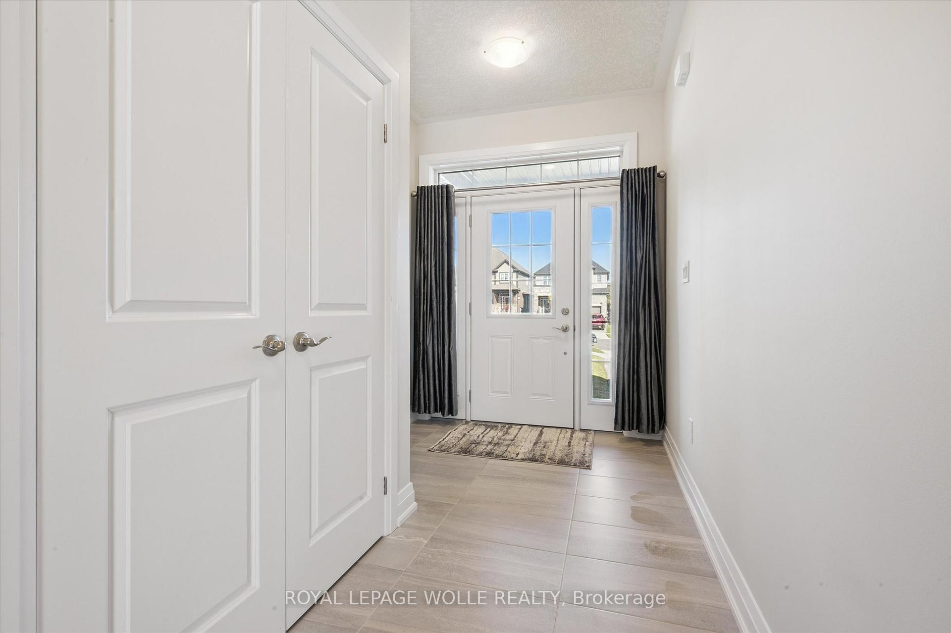 Photo 4 of 916 Valencia Court, Kitchener — HOMEH