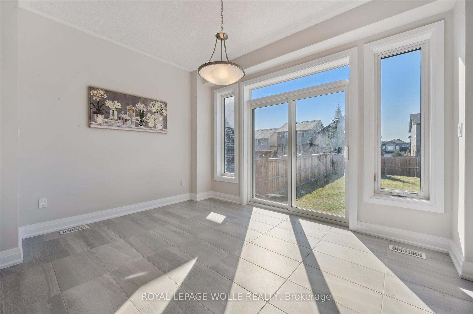 Photo 7 of 916 Valencia Court, Kitchener — HOMEH